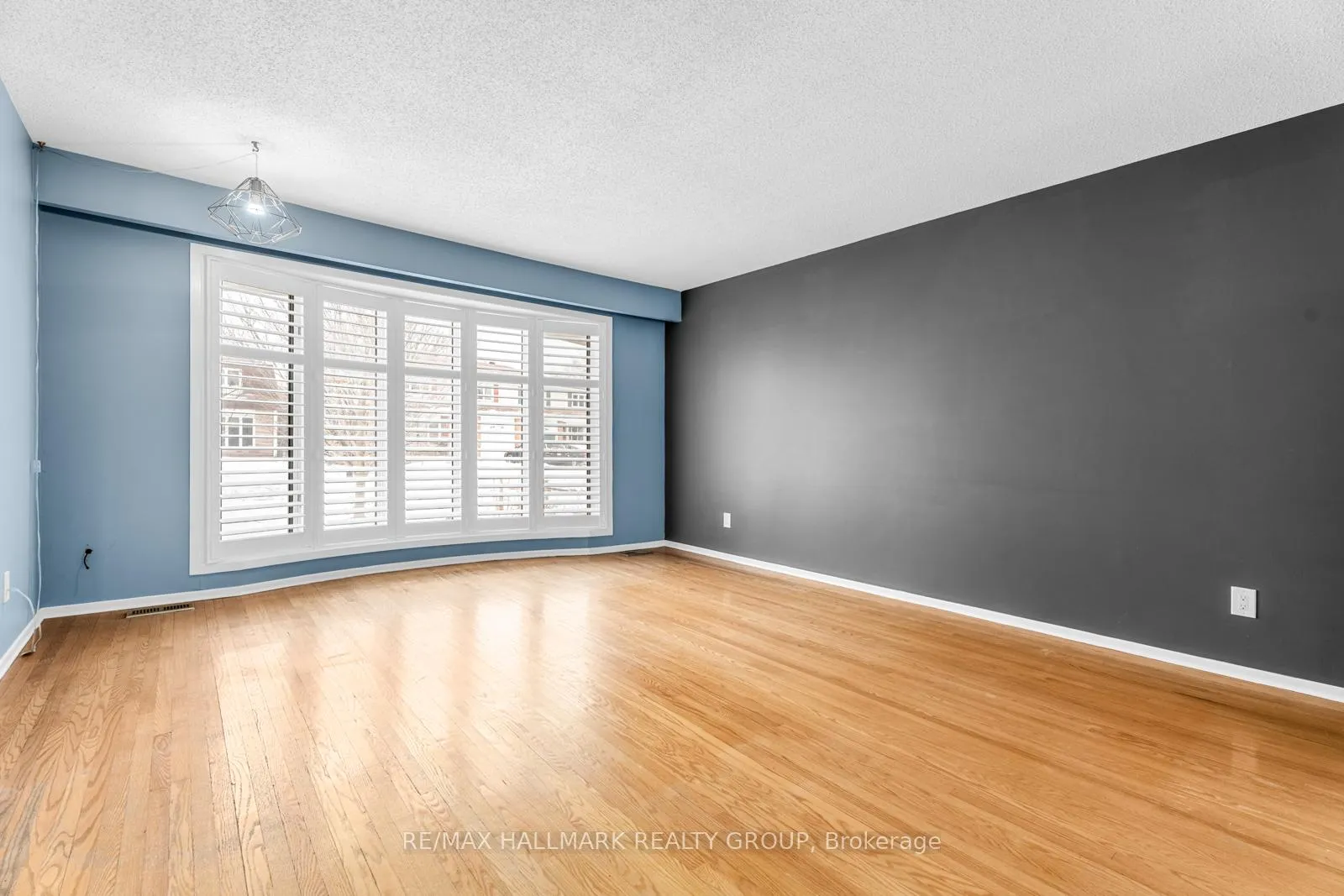 Photo 26 of 47 Woodburn Drive, Ottawa, Blackburn Hamlet — HOMEH