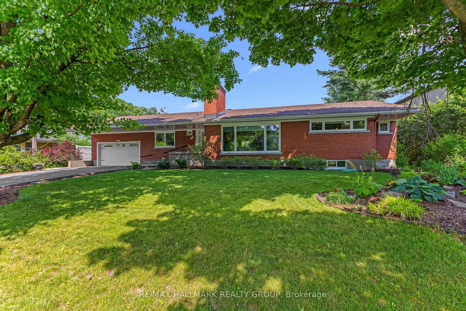 Photo 6 of 1883 Barnhart Place, Ottawa, Alta Vista/Faircrest Heights — HOMEH