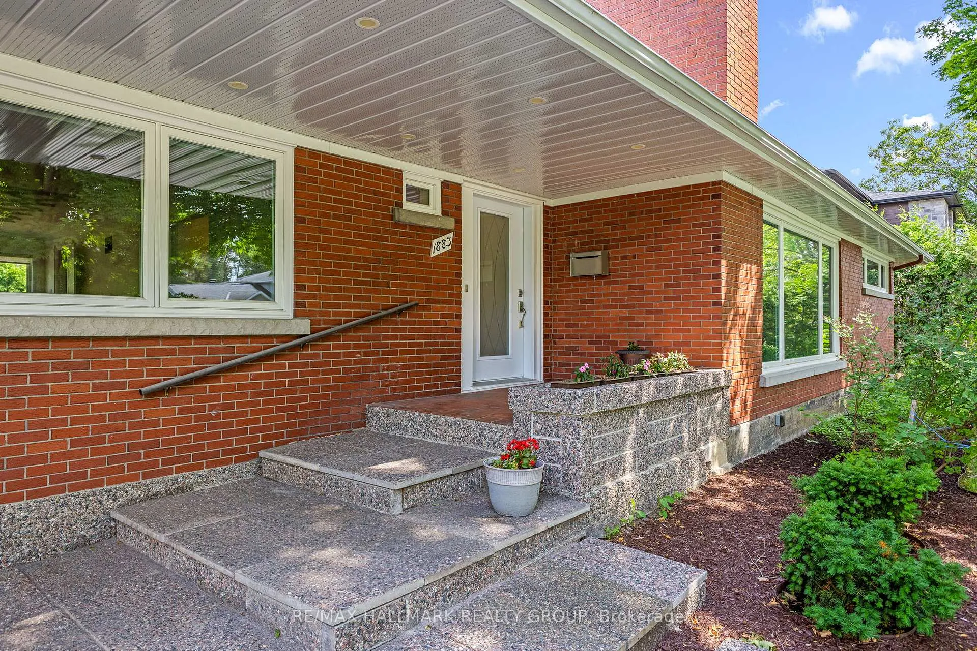 Photo 7 of 1883 Barnhart Place, Ottawa, Alta Vista/Faircrest Heights — HOMEH