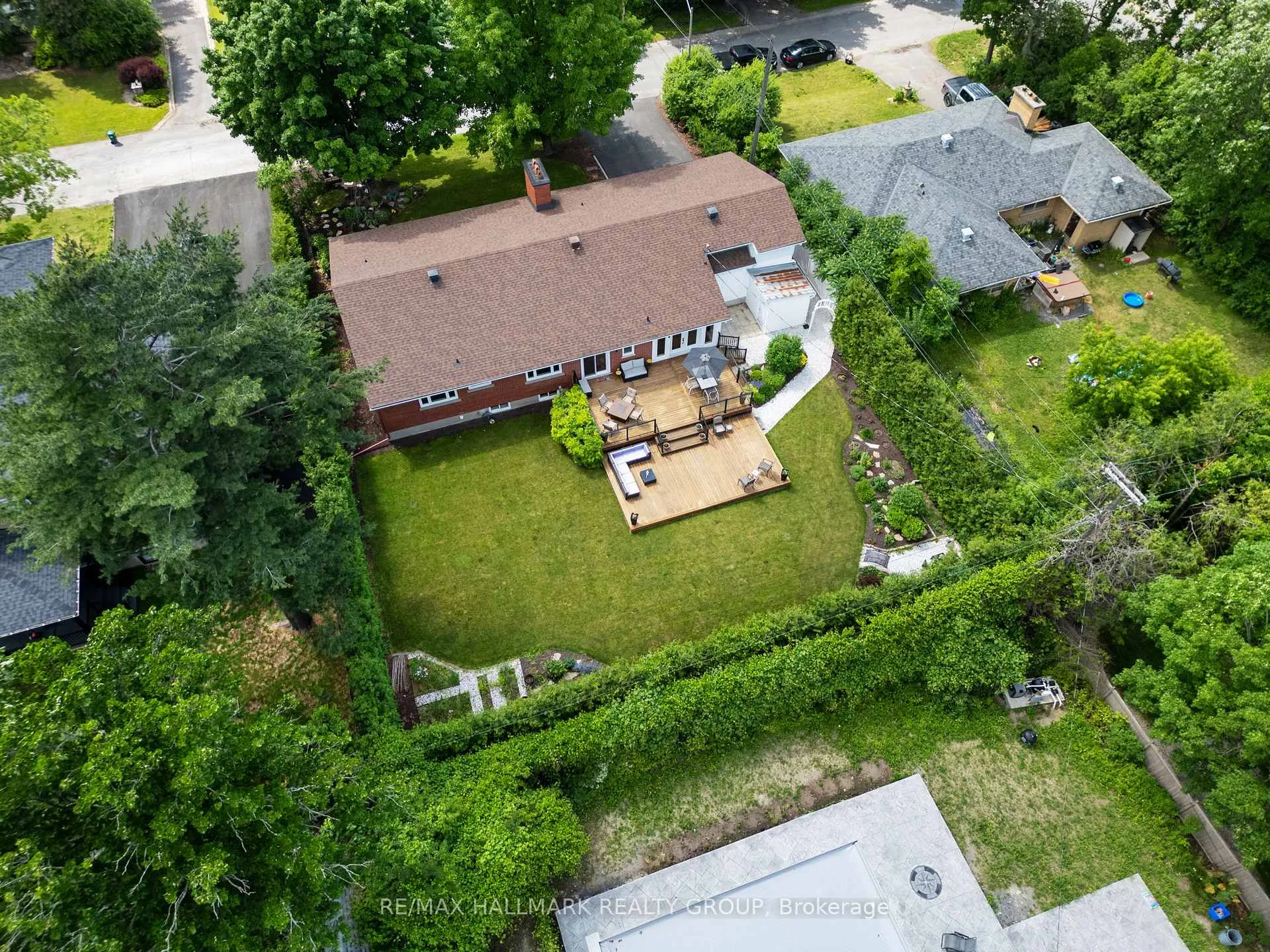 Photo 313 of 1883 Barnhart Place, Ottawa, Alta Vista/Faircrest Heights — HOMEH