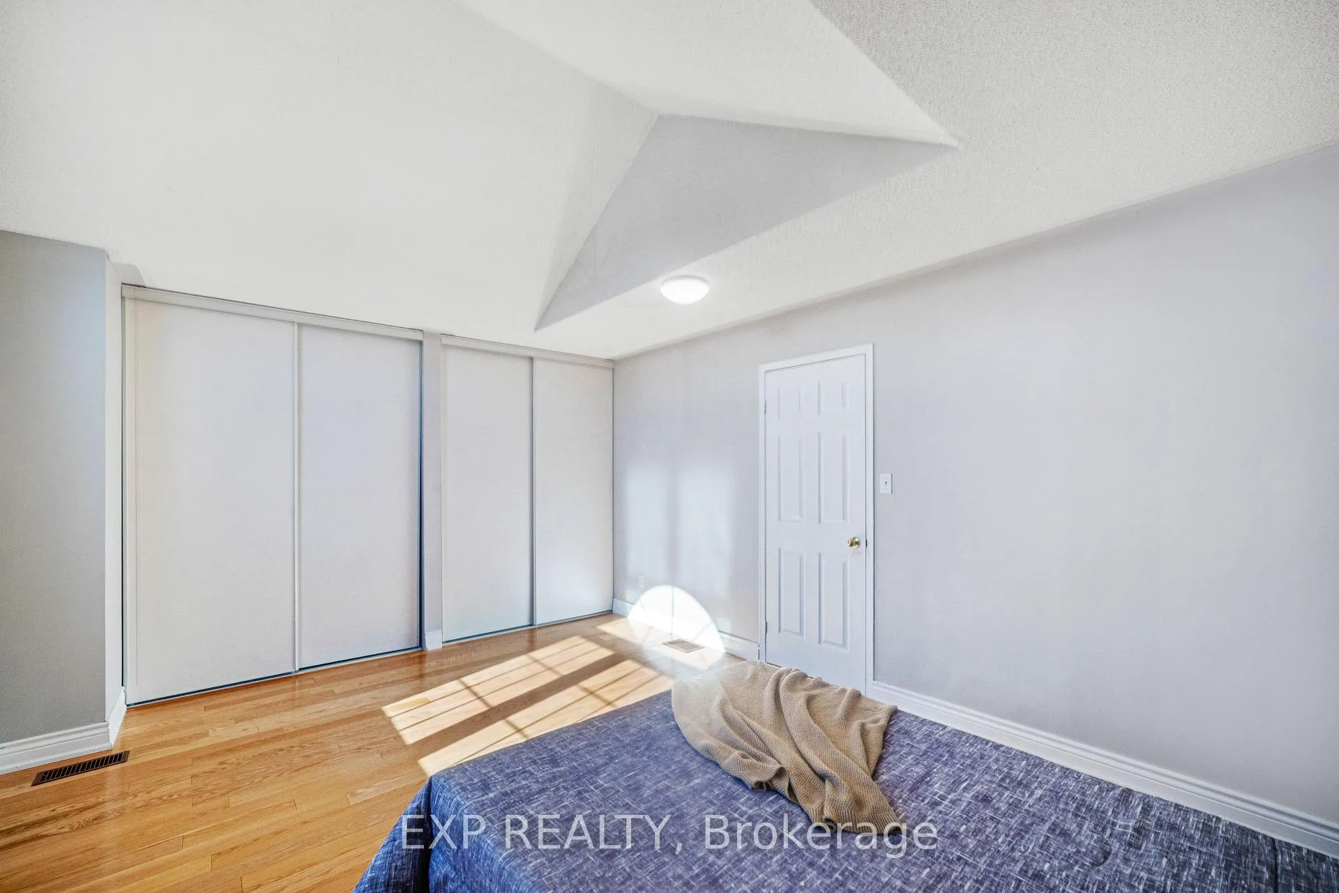 Photo 176 of 8 Kerrison Drive W, Ajax, Central — HOMEH