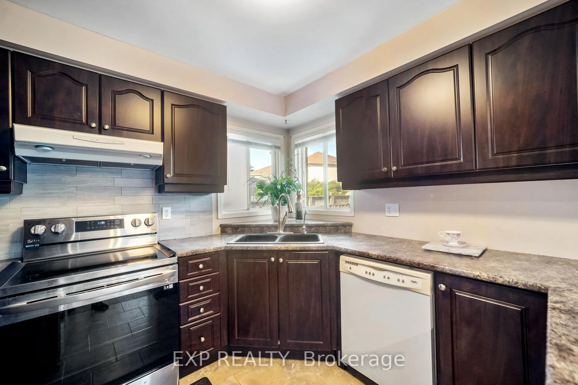 Photo 217 of 8 Kerrison Drive W, Ajax, Central — HOMEH