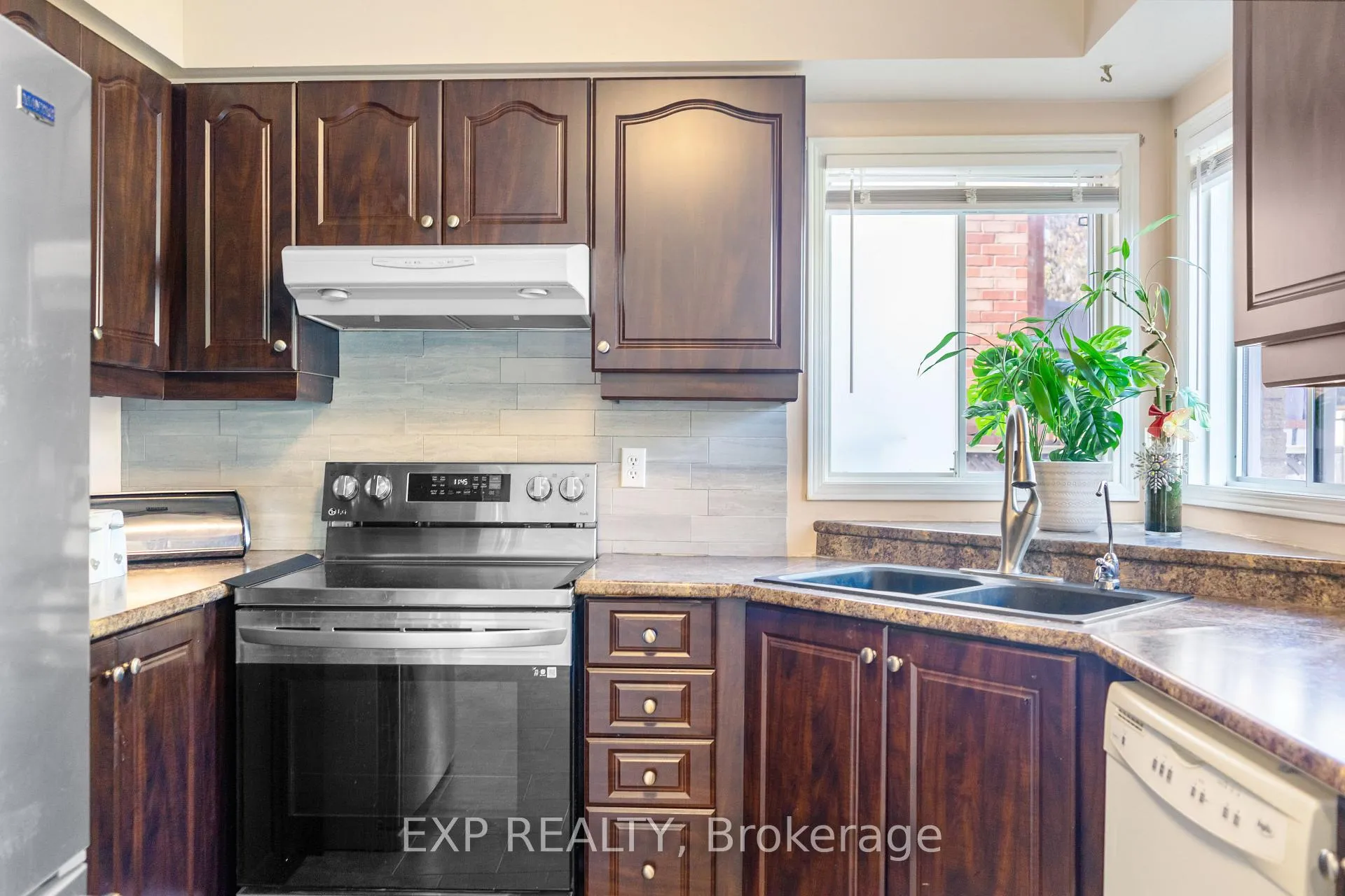 Photo 221 of 8 Kerrison Drive W, Ajax, Central — HOMEH