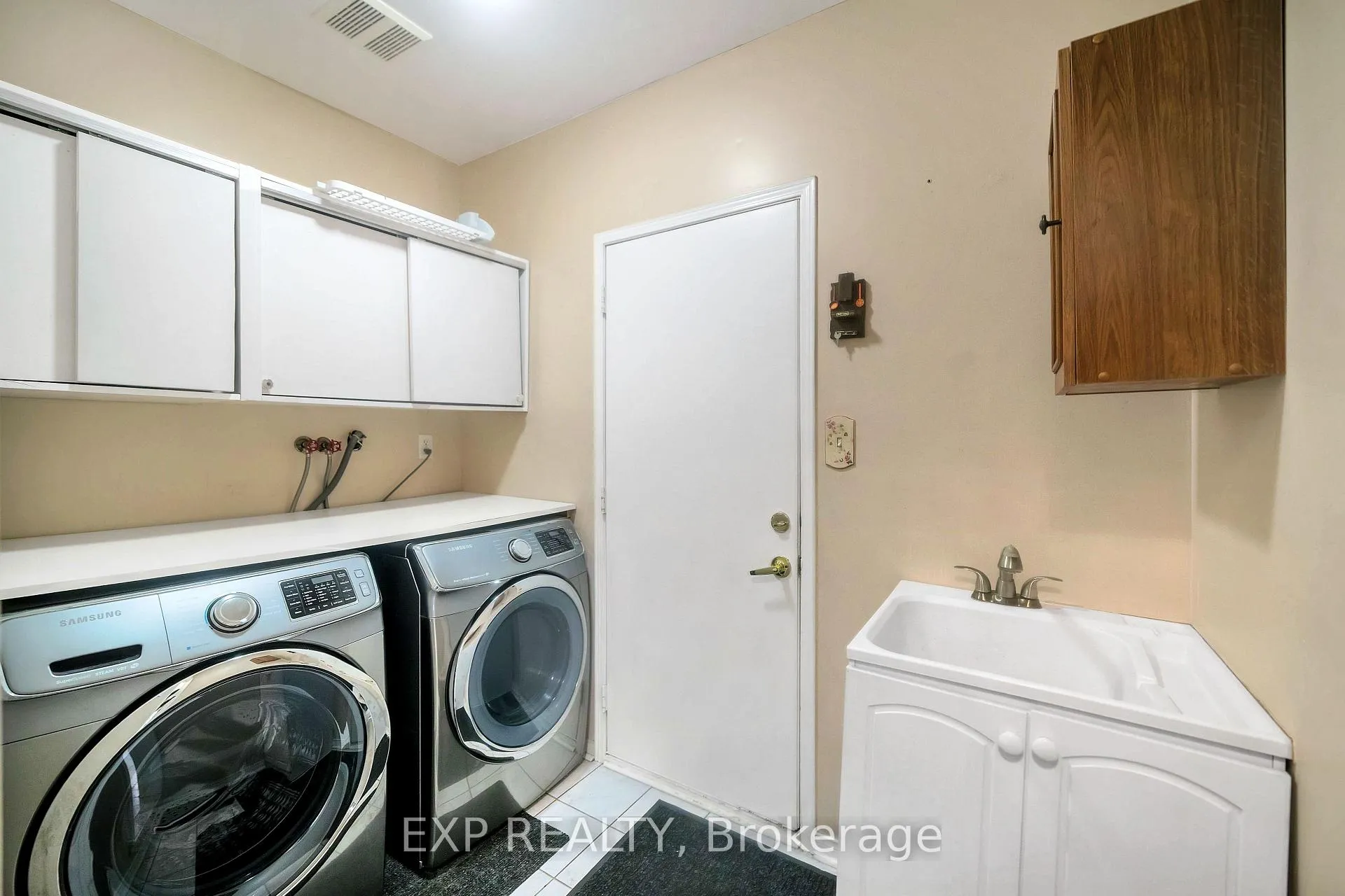 Photo 230 of 8 Kerrison Drive W, Ajax, Central — HOMEH