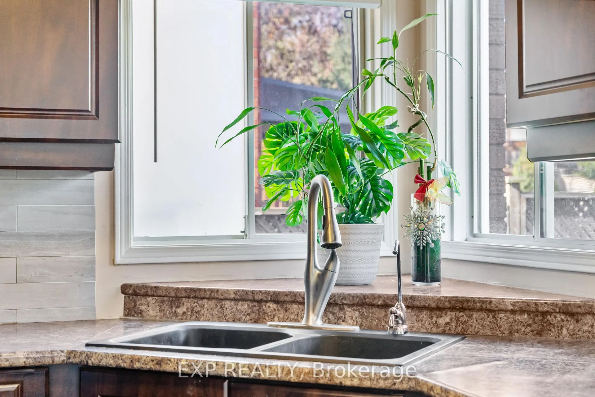 Photo 245 of 8 Kerrison Drive W, Ajax, Central — HOMEH