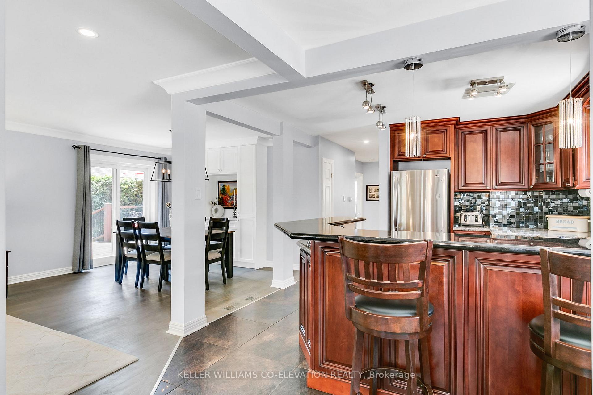 Photo 2 of 122 Sun Row Drive, Etobicoke, Willowridge-Martingrove-Richview — HOMEH
