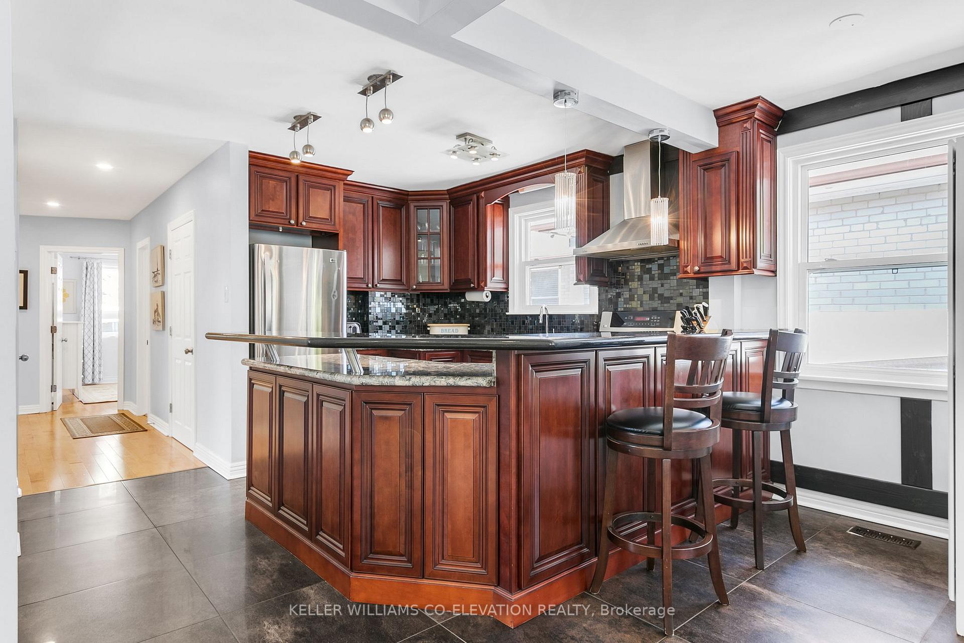 Photo 14 of 122 Sun Row Drive, Etobicoke, Willowridge-Martingrove-Richview — HOMEH