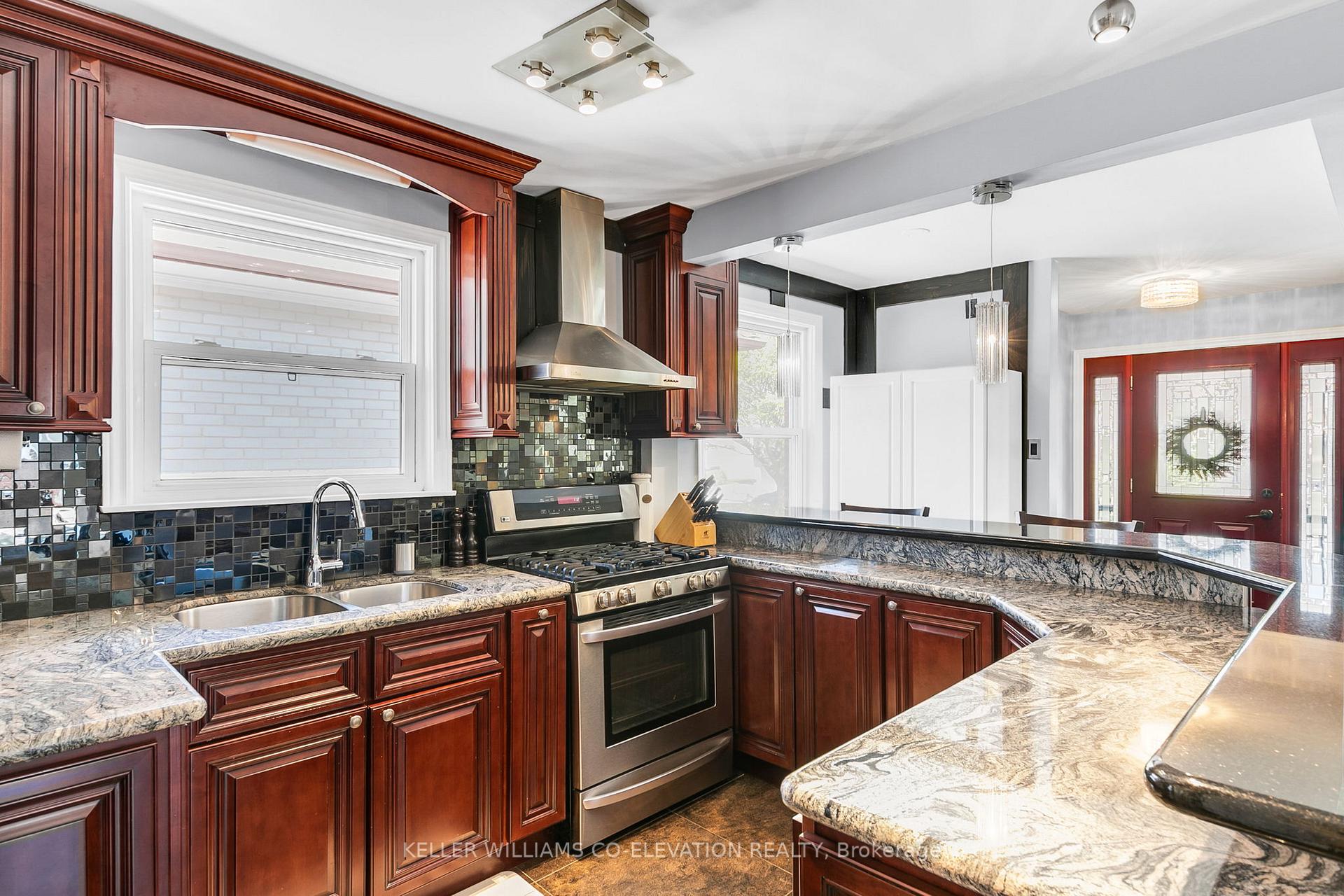 Photo 16 of 122 Sun Row Drive, Etobicoke, Willowridge-Martingrove-Richview — HOMEH
