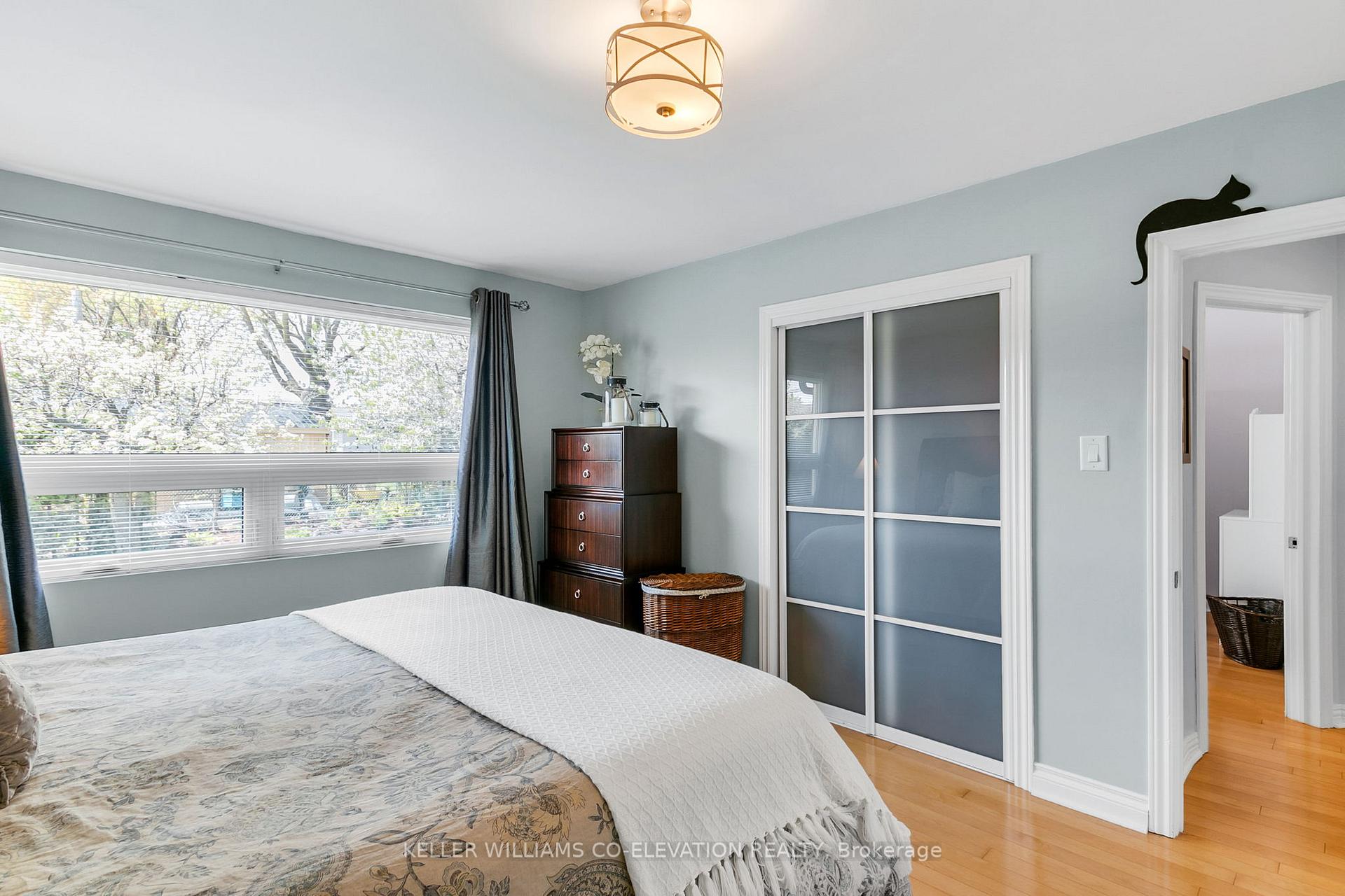 Photo 19 of 122 Sun Row Drive, Etobicoke, Willowridge-Martingrove-Richview — HOMEH