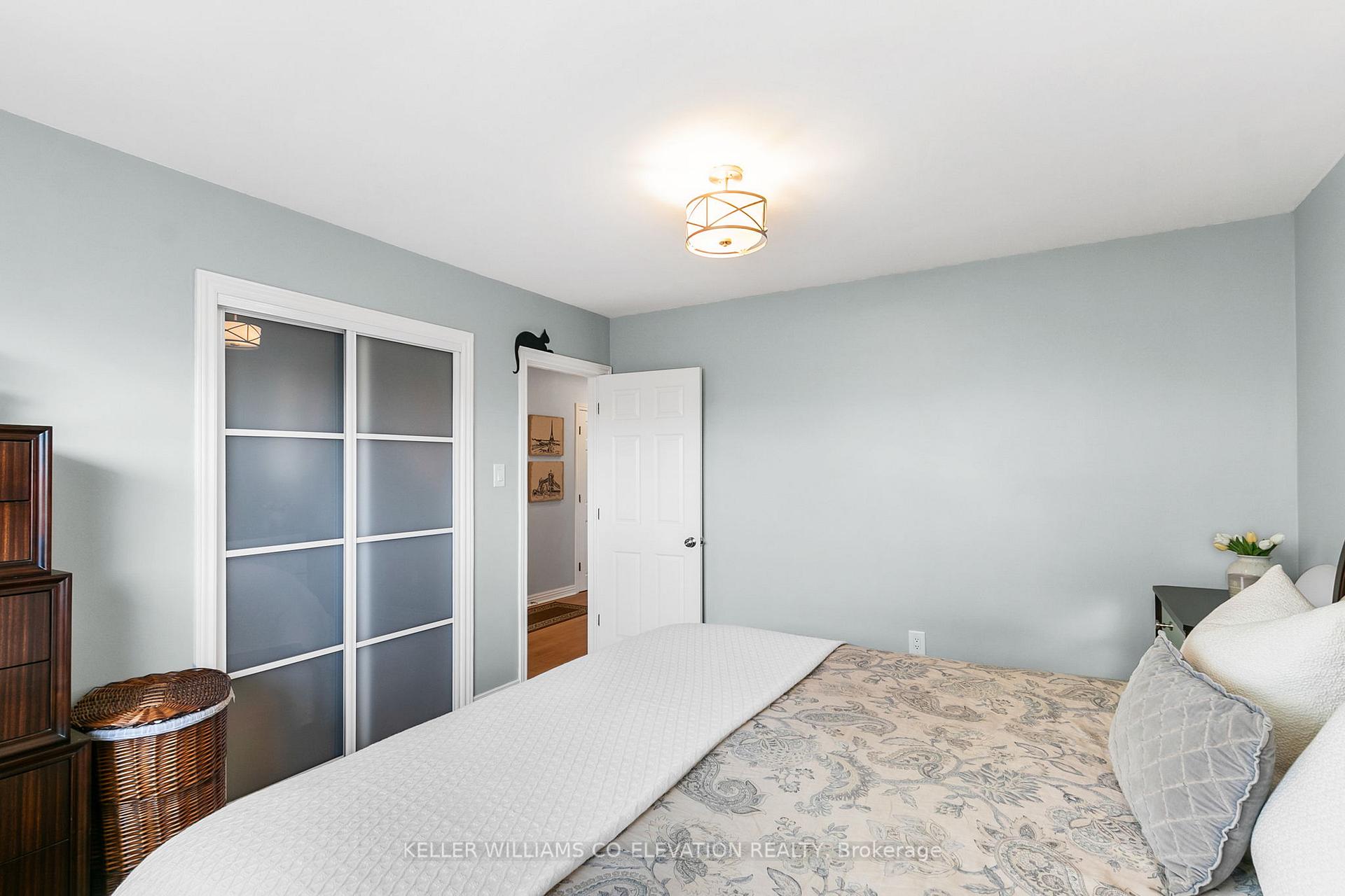 Photo 20 of 122 Sun Row Drive, Etobicoke, Willowridge-Martingrove-Richview — HOMEH