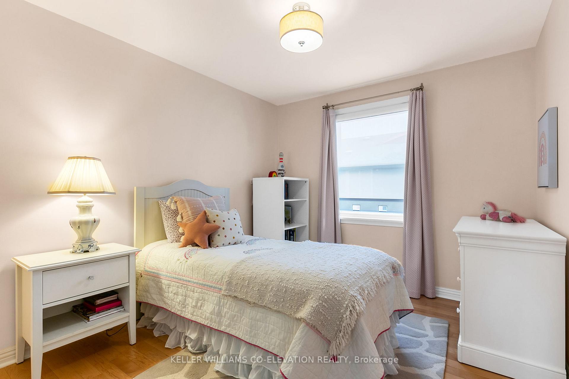 Photo 24 of 122 Sun Row Drive, Etobicoke, Willowridge-Martingrove-Richview — HOMEH