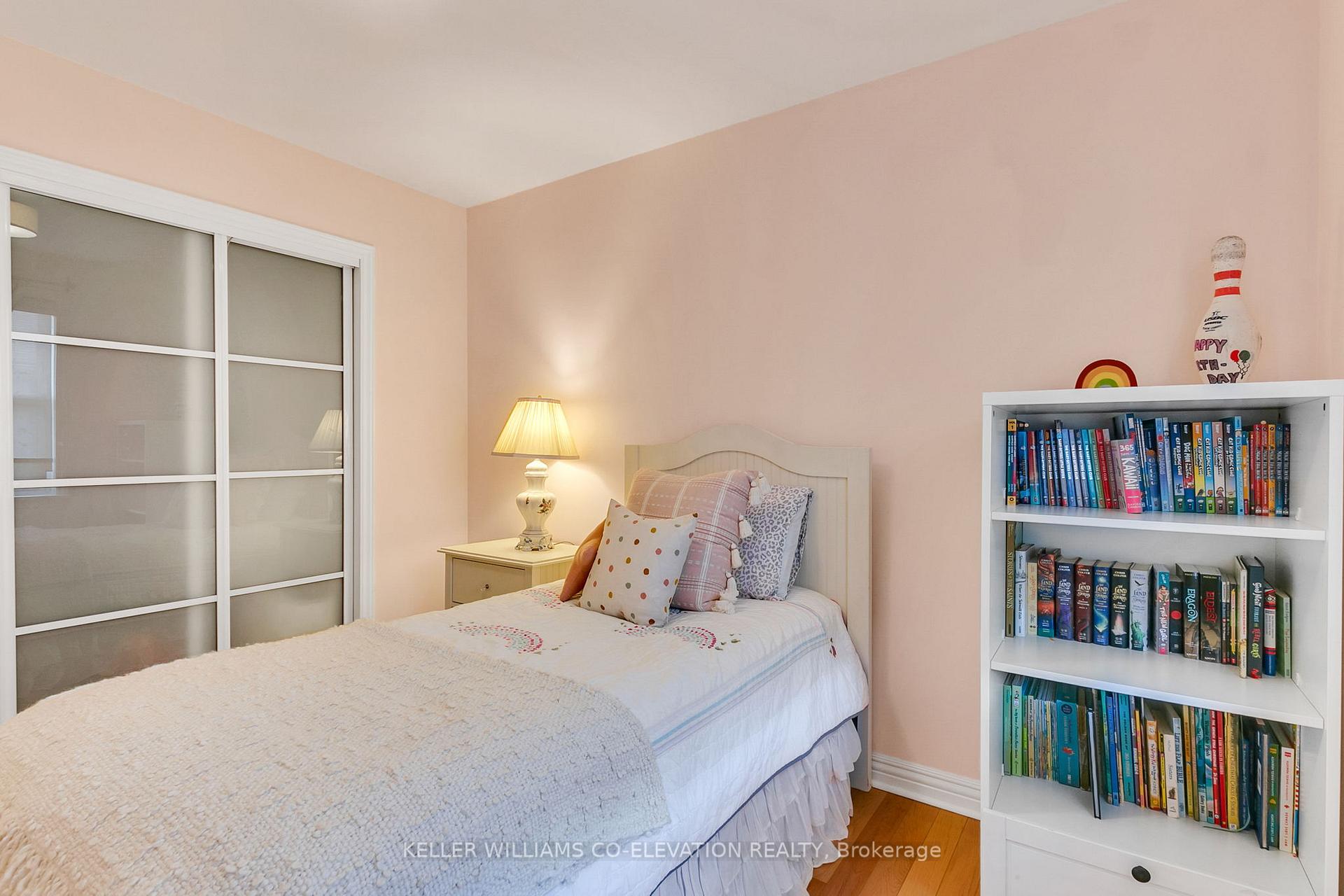Photo 25 of 122 Sun Row Drive, Etobicoke, Willowridge-Martingrove-Richview — HOMEH