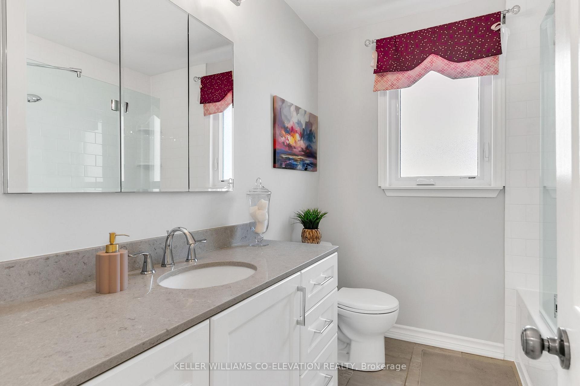 Photo 26 of 122 Sun Row Drive, Etobicoke, Willowridge-Martingrove-Richview — HOMEH