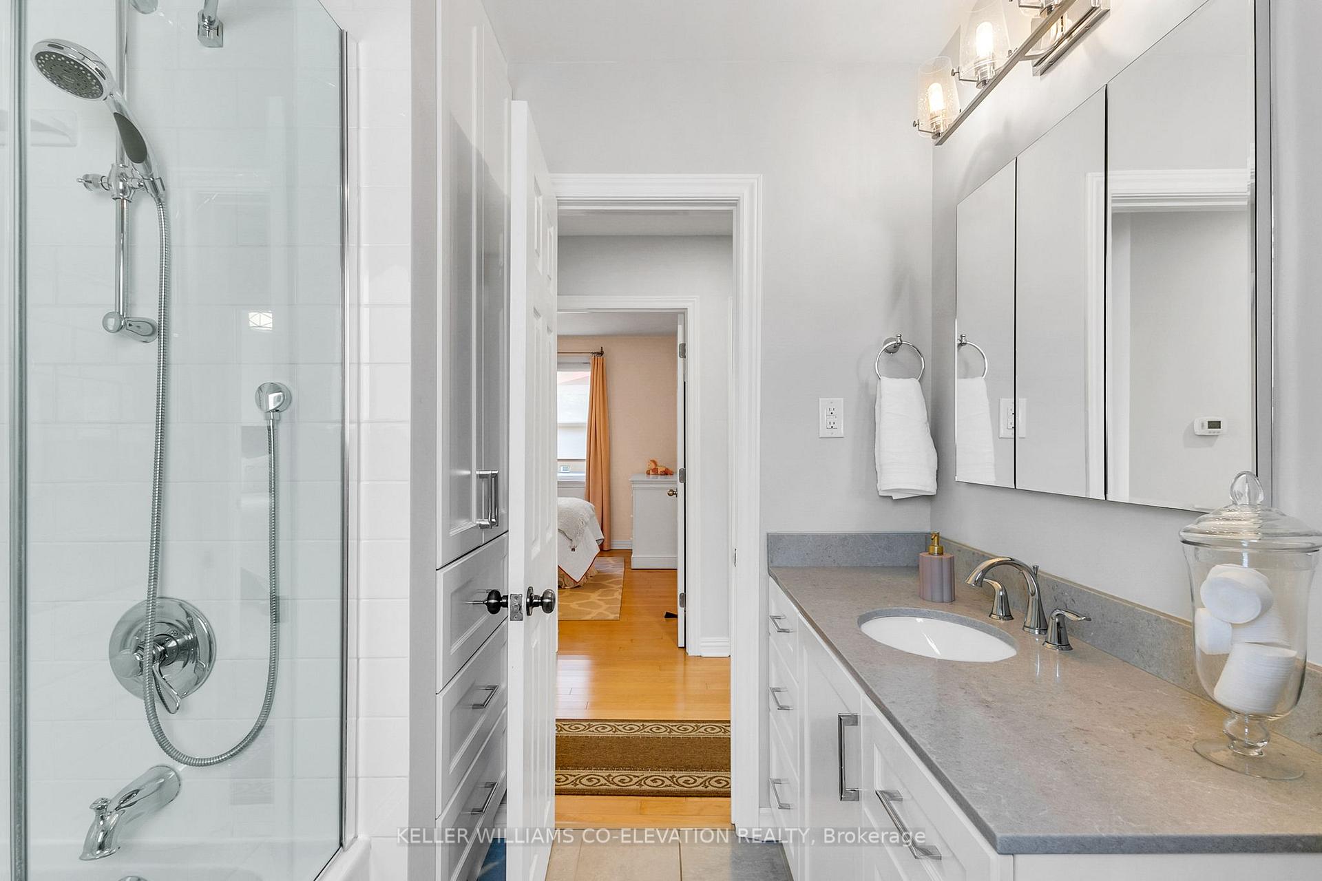 Photo 27 of 122 Sun Row Drive, Etobicoke, Willowridge-Martingrove-Richview — HOMEH