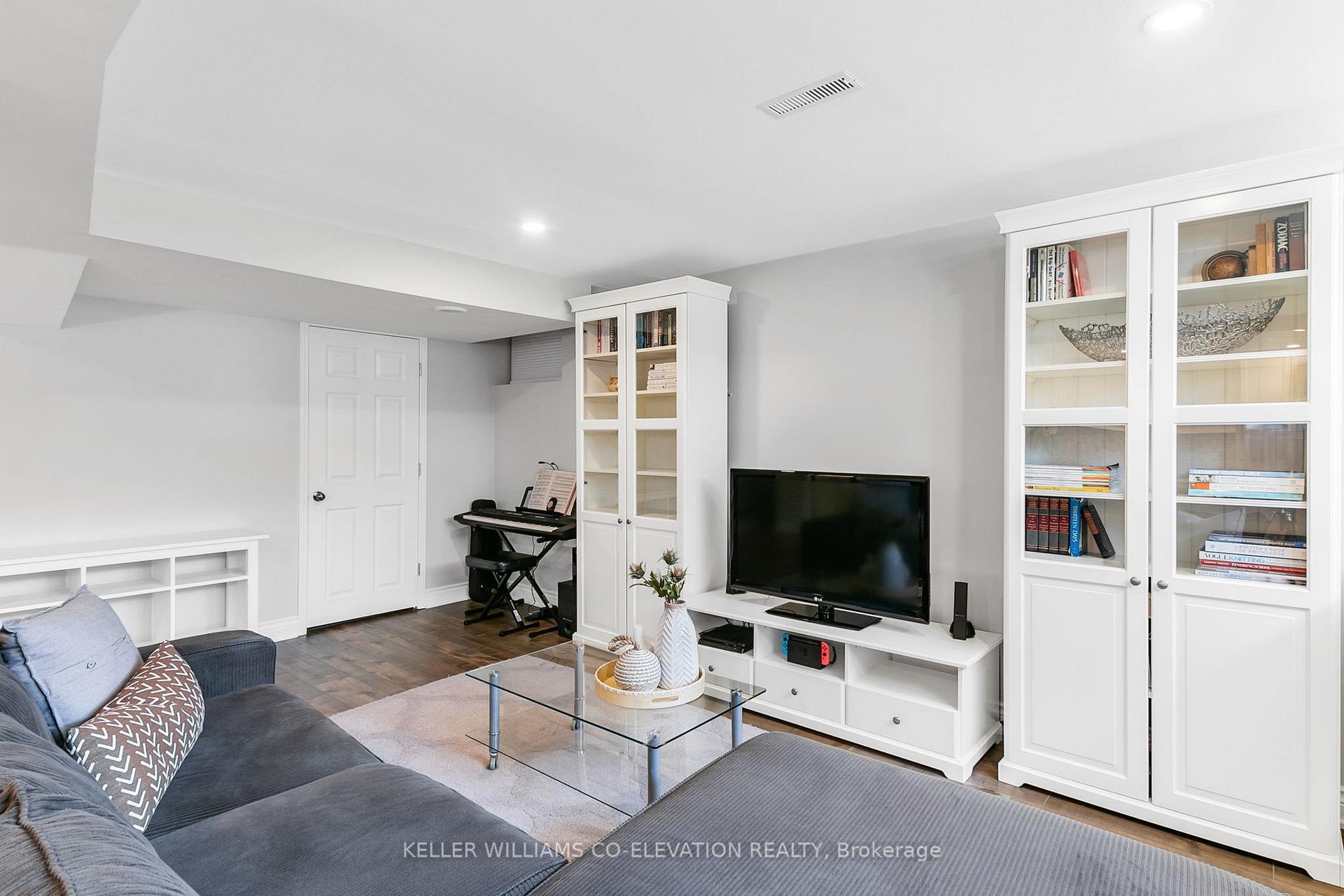 Photo 32 of 122 Sun Row Drive, Etobicoke, Willowridge-Martingrove-Richview — HOMEH