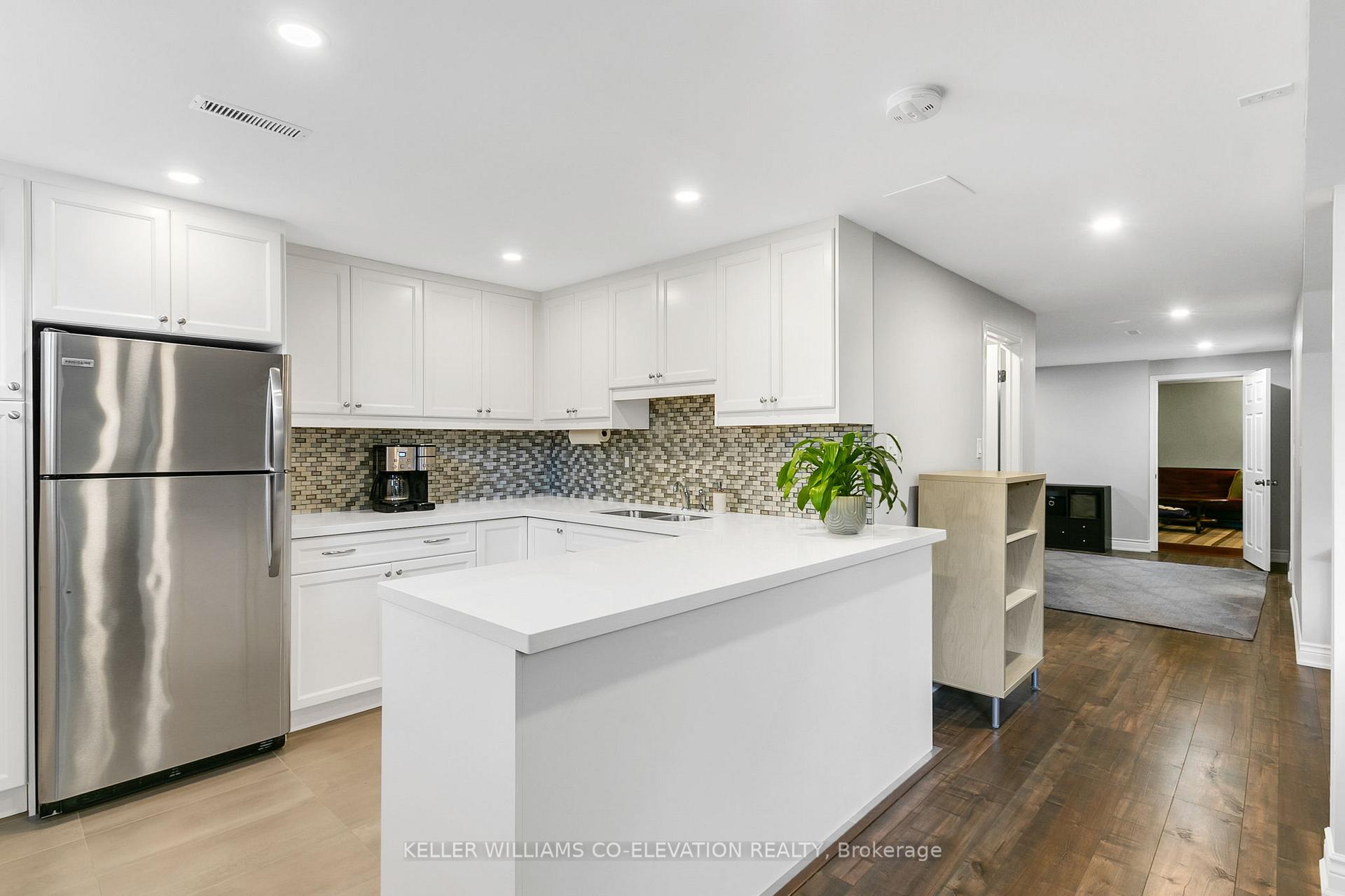 Photo 33 of 122 Sun Row Drive, Etobicoke, Willowridge-Martingrove-Richview — HOMEH