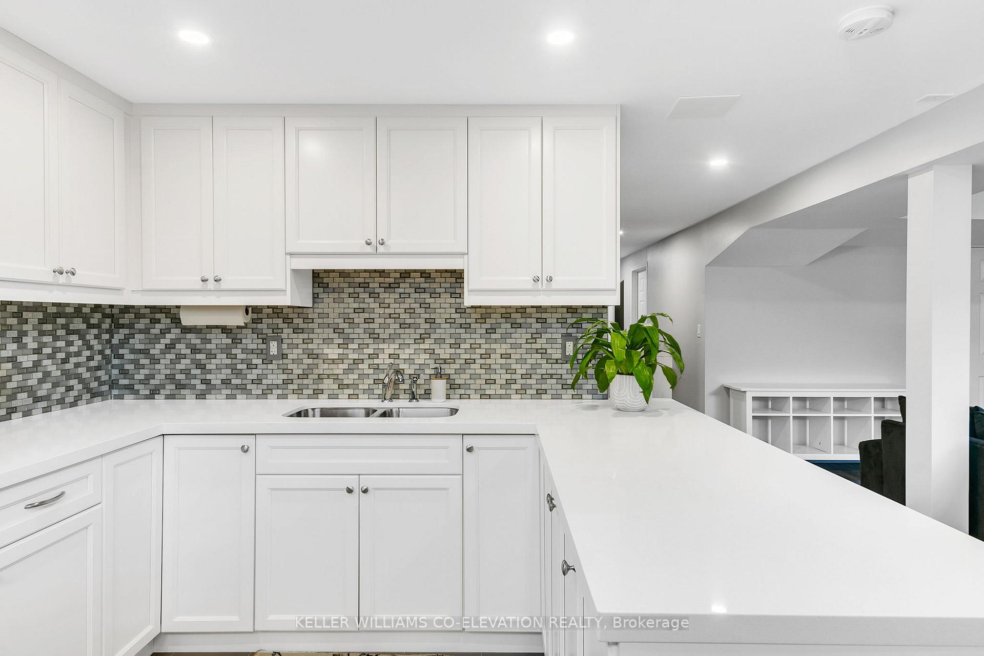 Photo 34 of 122 Sun Row Drive, Etobicoke, Willowridge-Martingrove-Richview — HOMEH
