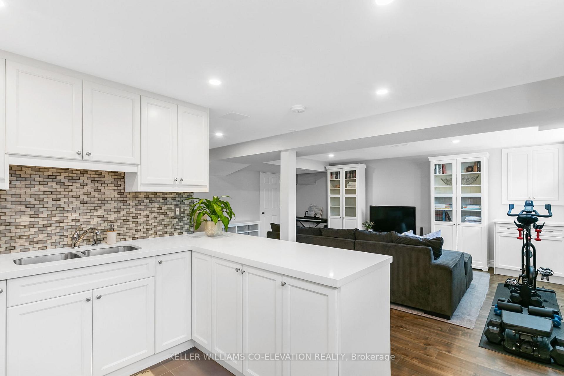 Photo 35 of 122 Sun Row Drive, Etobicoke, Willowridge-Martingrove-Richview — HOMEH