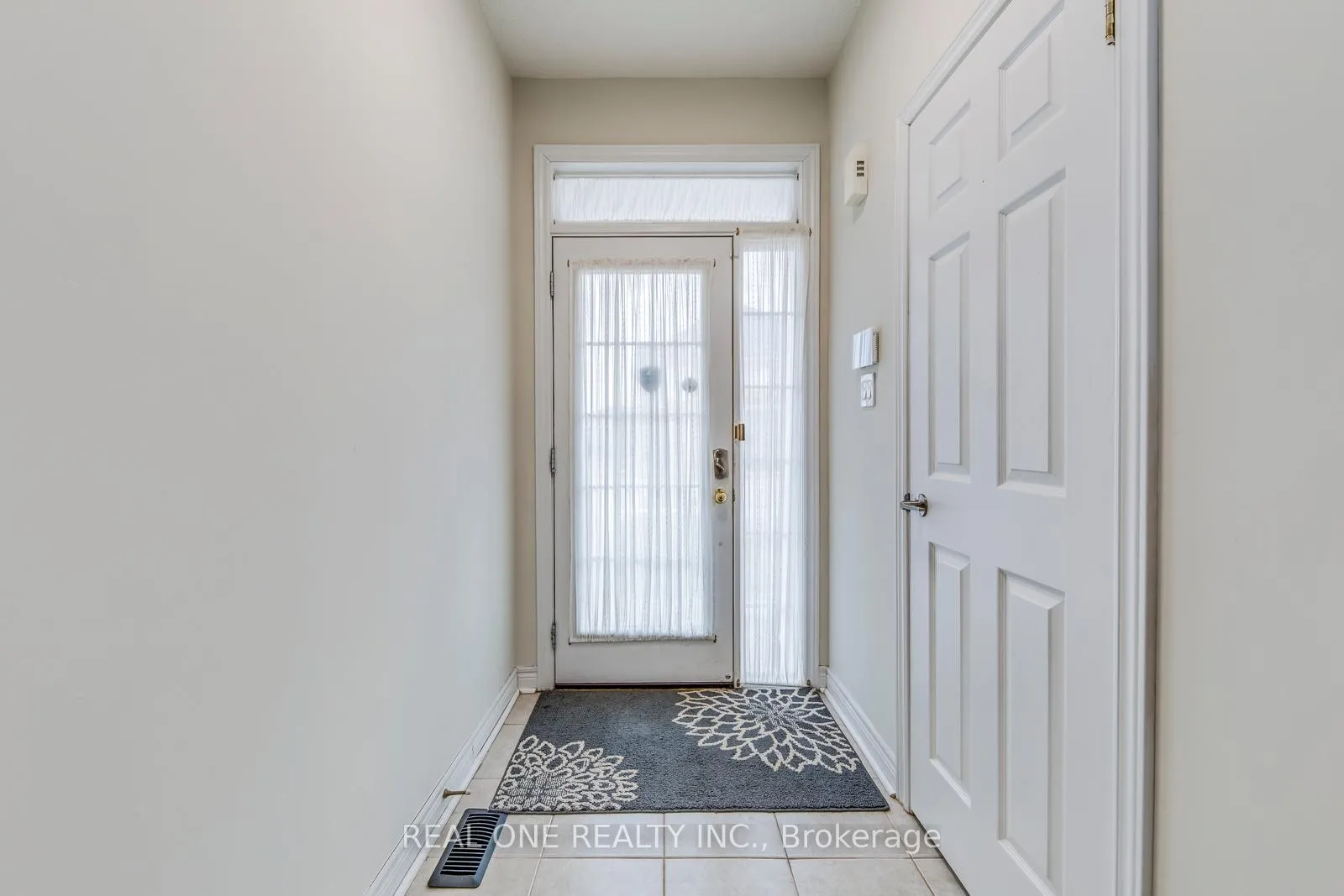 Photo 4 of 2319 Stone Glen Crescent, Oakville, Westmount — HOMEH