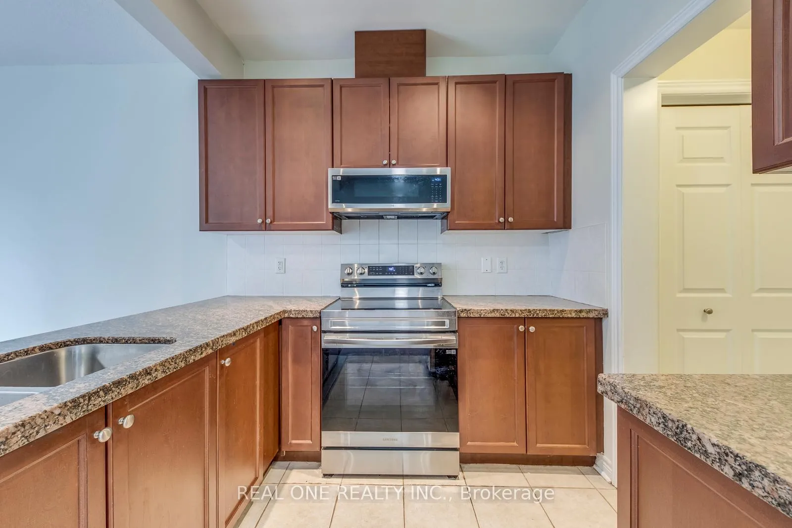 Photo 8 of 2319 Stone Glen Crescent, Oakville, Westmount — HOMEH