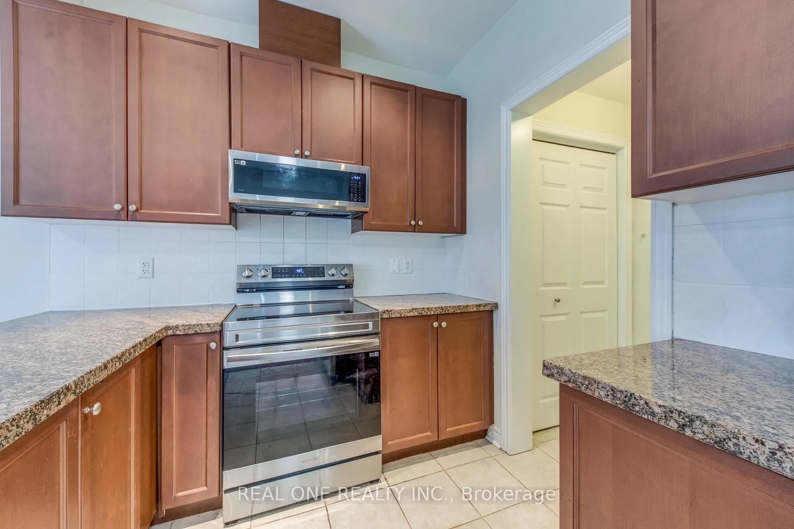 Photo 9 of 2319 Stone Glen Crescent, Oakville, Westmount — HOMEH