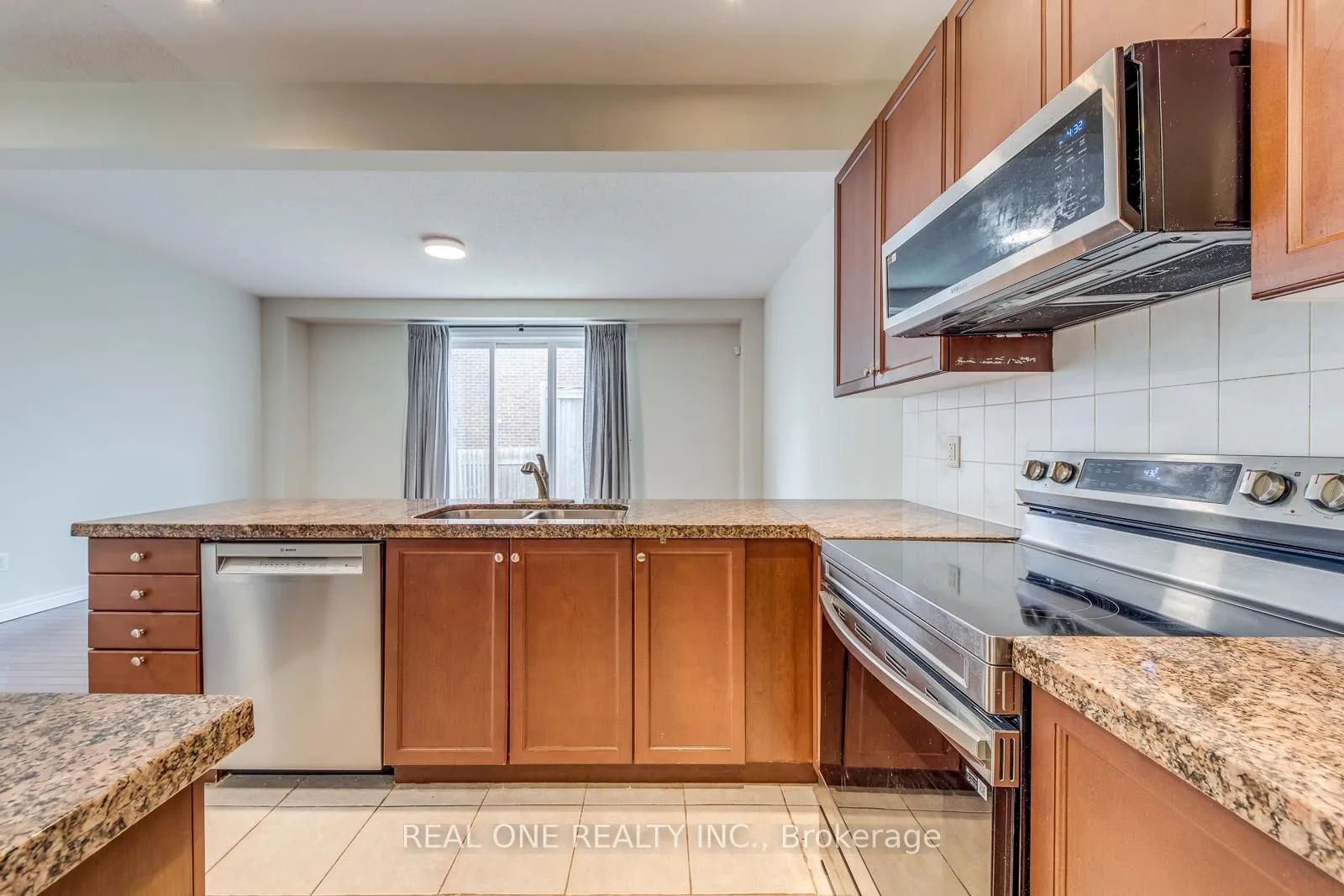 Photo 10 of 2319 Stone Glen Crescent, Oakville, Westmount — HOMEH