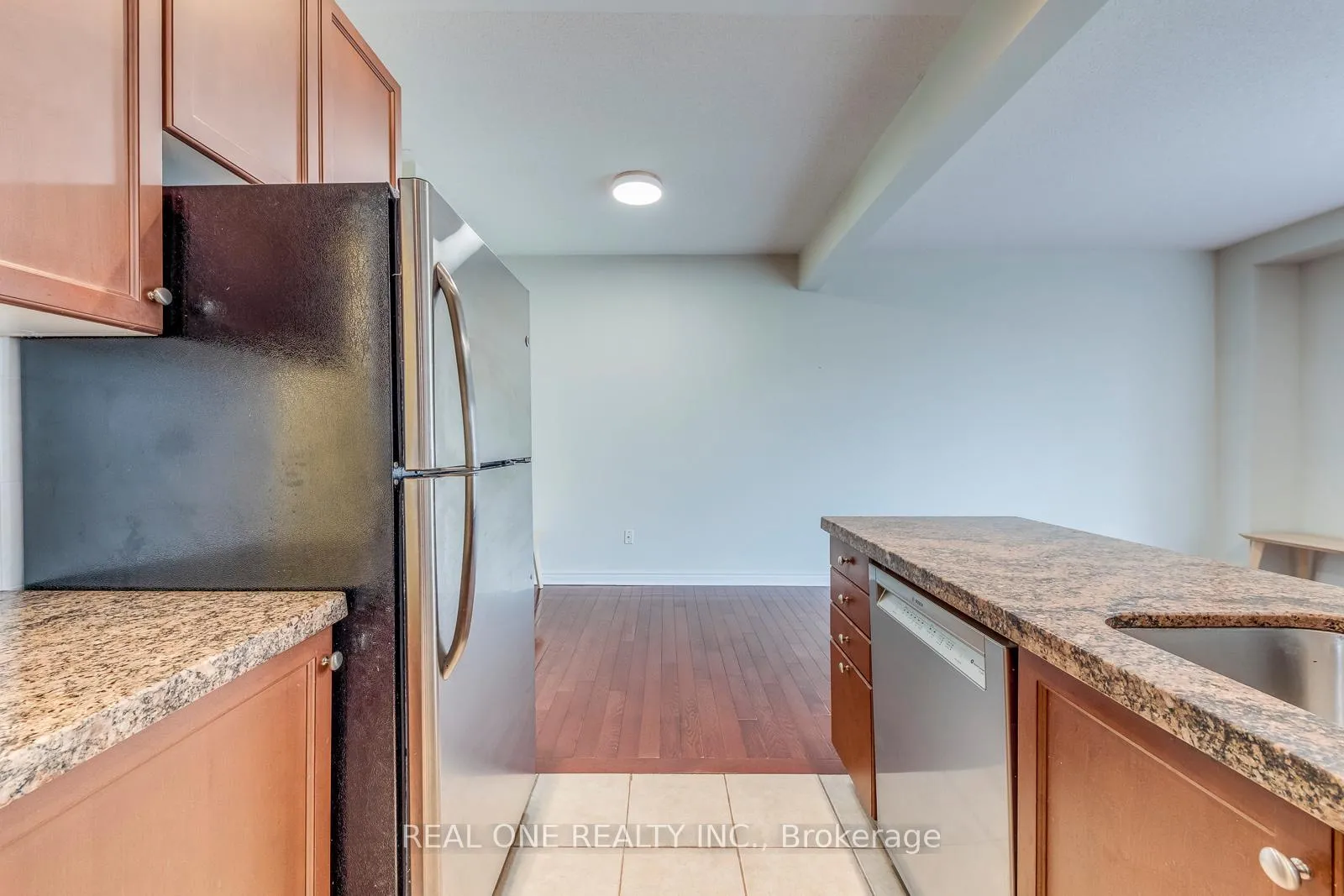 Photo 11 of 2319 Stone Glen Crescent, Oakville, Westmount — HOMEH