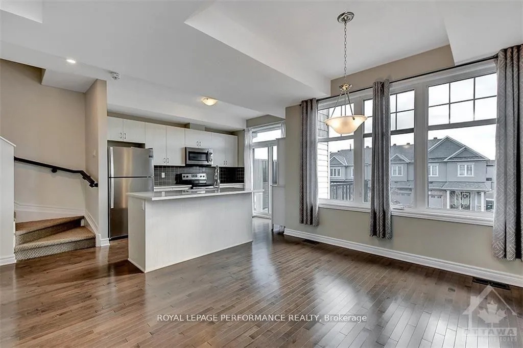 Photo 10 of 610 Lauraleaf Crescent, Ottawa, Barrhaven - Half Moon Bay — HOMEH