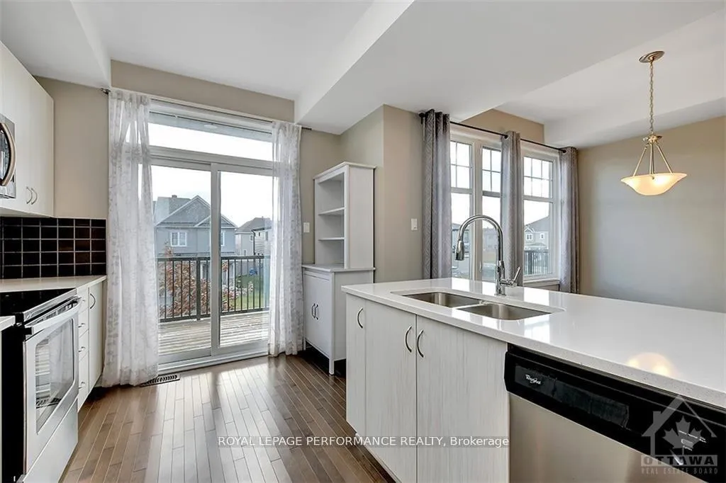 Photo 15 of 610 Lauraleaf Crescent, Ottawa, Barrhaven - Half Moon Bay — HOMEH