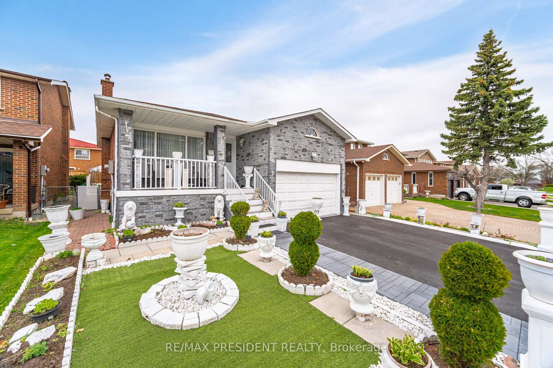 Photo 3 of 66 Gihon Spring Drive, Etobicoke, Mount Olive-Silverstone-Jamestown — HOMEH
