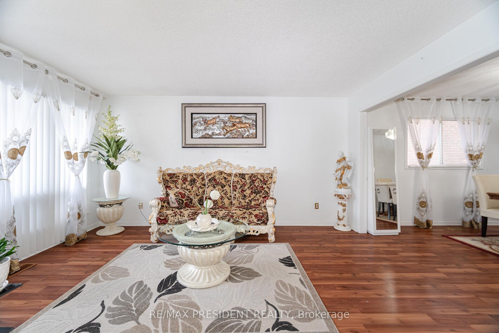 Photo 5 of 66 Gihon Spring Drive, Etobicoke, Mount Olive-Silverstone-Jamestown — HOMEH
