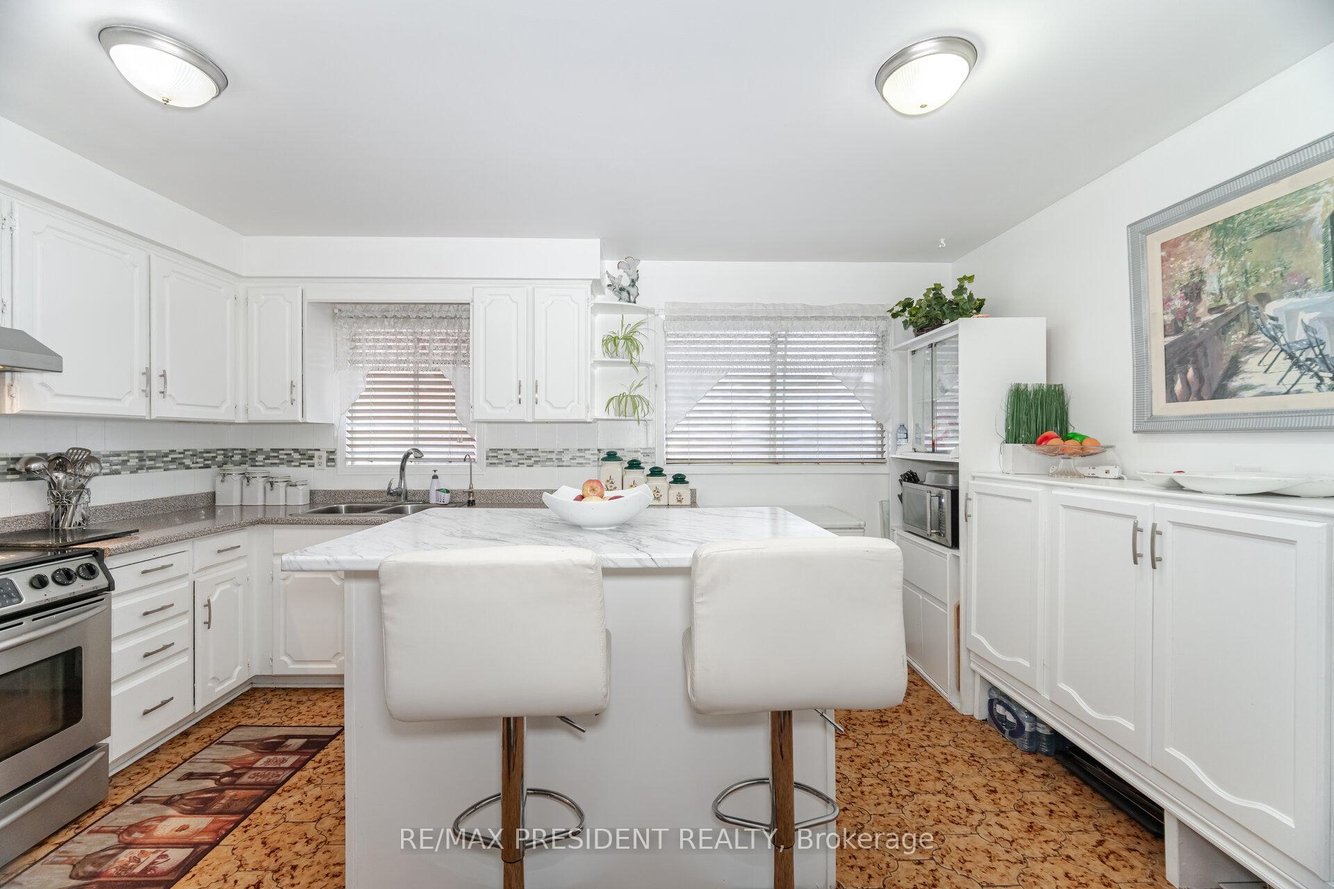 Photo 8 of 66 Gihon Spring Drive, Etobicoke, Mount Olive-Silverstone-Jamestown — HOMEH