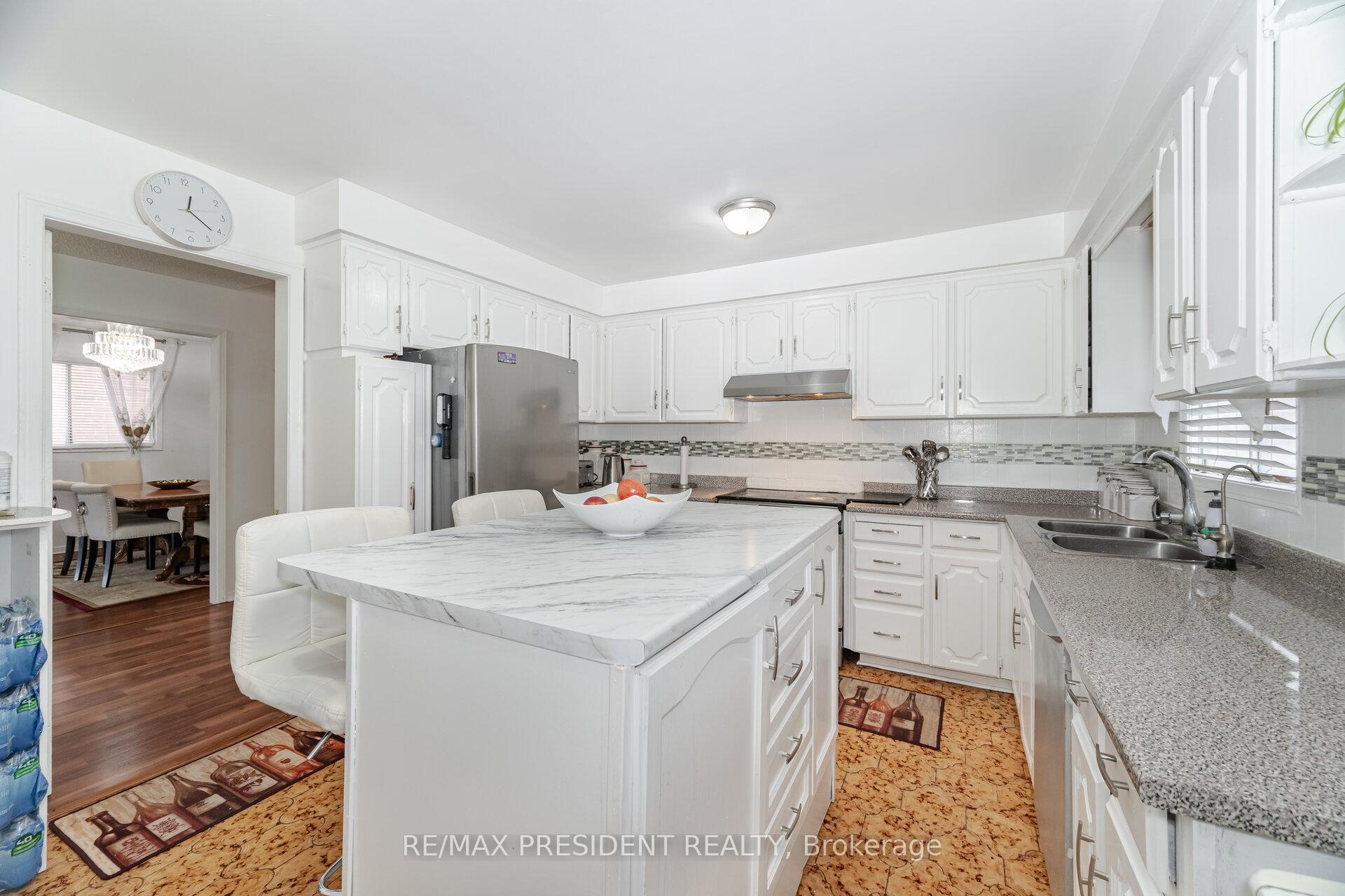 Photo 9 of 66 Gihon Spring Drive, Etobicoke, Mount Olive-Silverstone-Jamestown — HOMEH