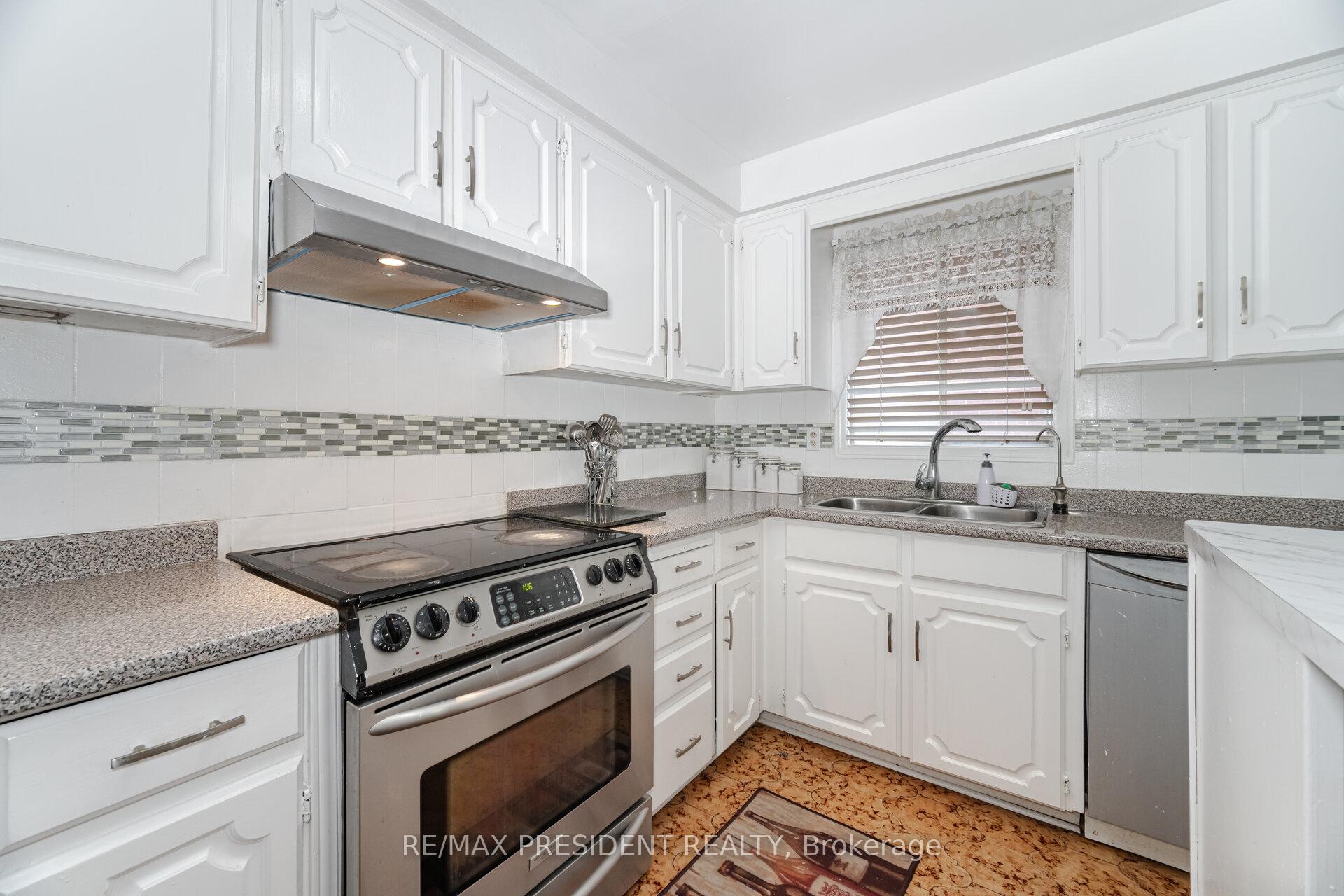 Photo 10 of 66 Gihon Spring Drive, Etobicoke, Mount Olive-Silverstone-Jamestown — HOMEH