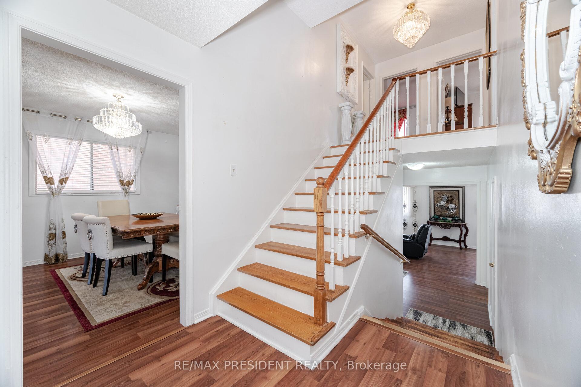 Photo 11 of 66 Gihon Spring Drive, Etobicoke, Mount Olive-Silverstone-Jamestown — HOMEH