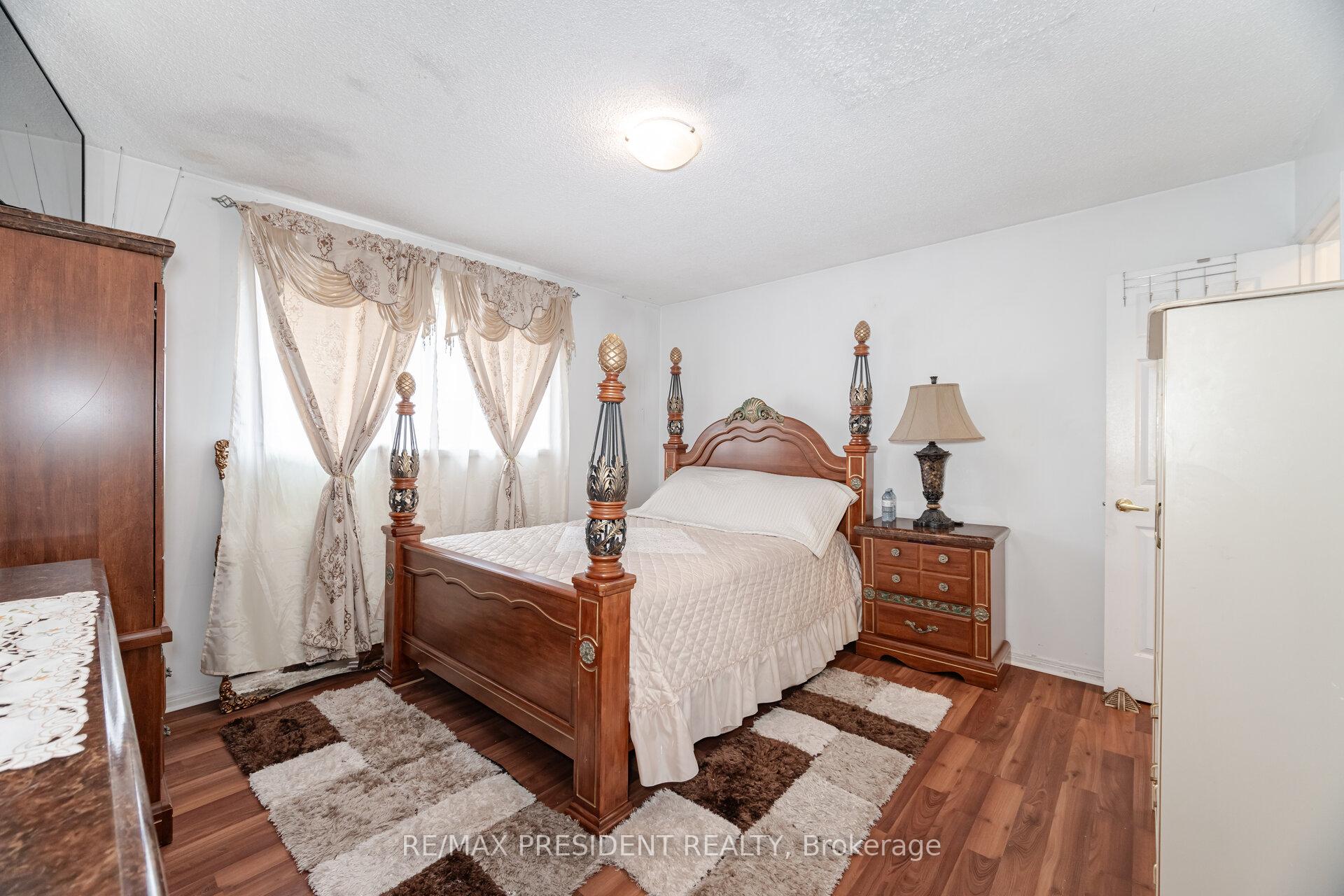 Photo 12 of 66 Gihon Spring Drive, Etobicoke, Mount Olive-Silverstone-Jamestown — HOMEH
