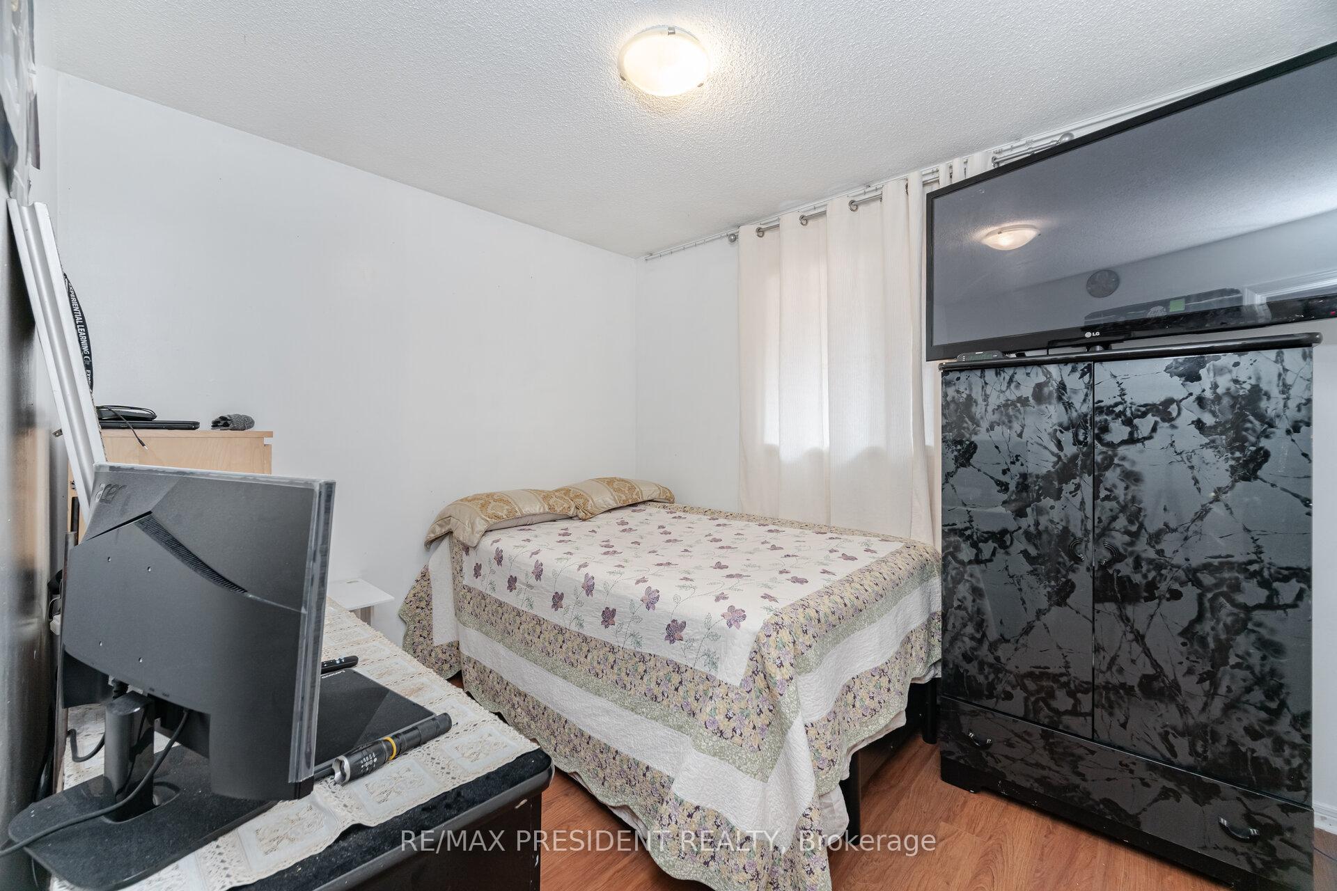 Photo 17 of 66 Gihon Spring Drive, Etobicoke, Mount Olive-Silverstone-Jamestown — HOMEH