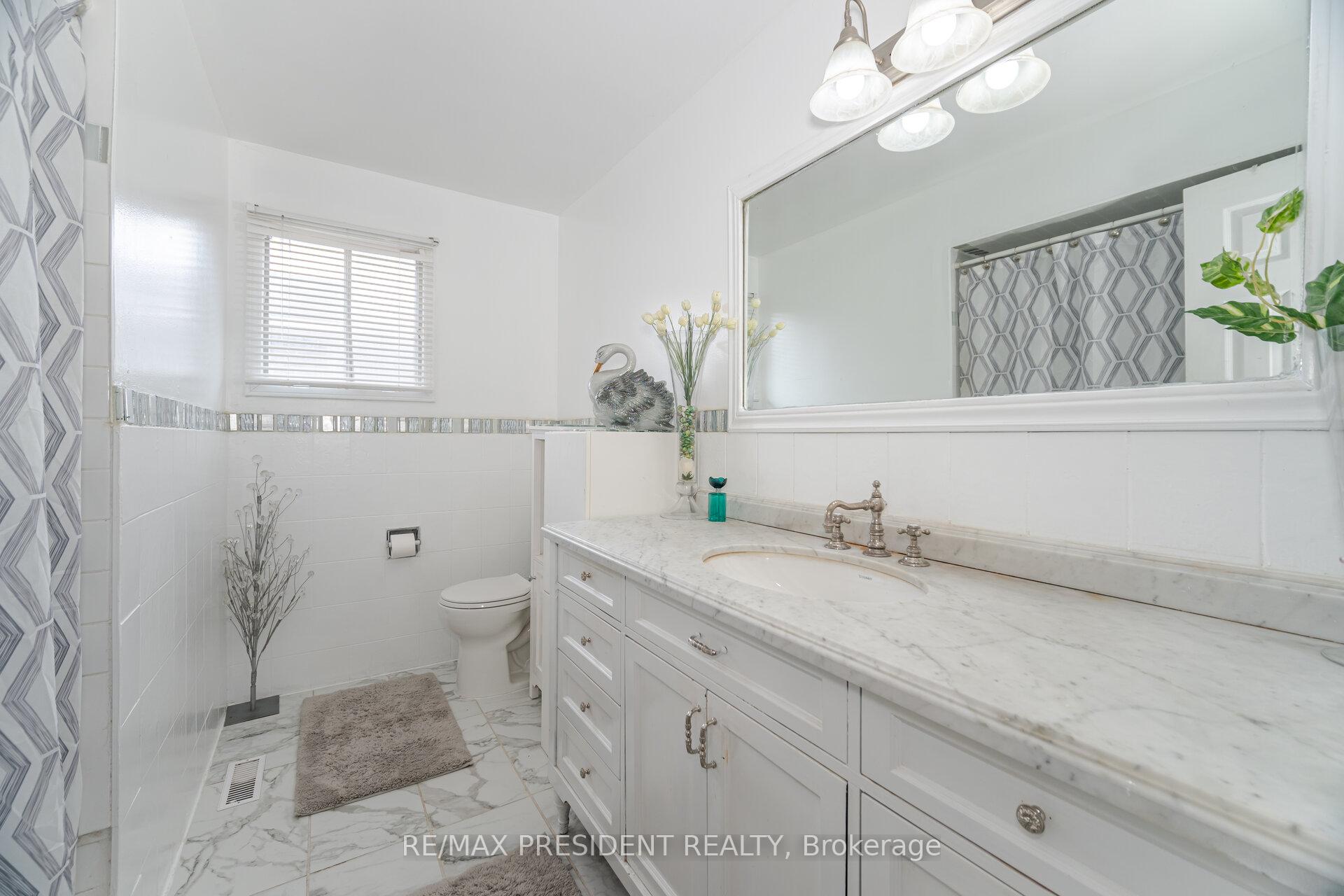 Photo 18 of 66 Gihon Spring Drive, Etobicoke, Mount Olive-Silverstone-Jamestown — HOMEH