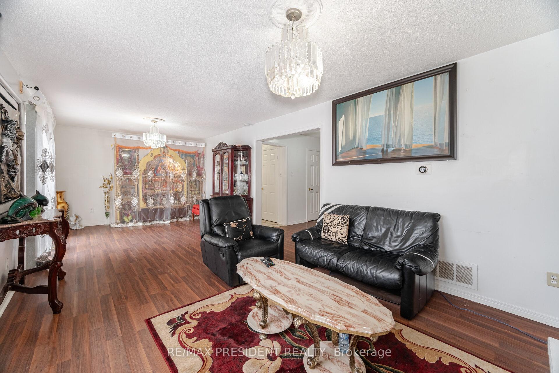 Photo 20 of 66 Gihon Spring Drive, Etobicoke, Mount Olive-Silverstone-Jamestown — HOMEH