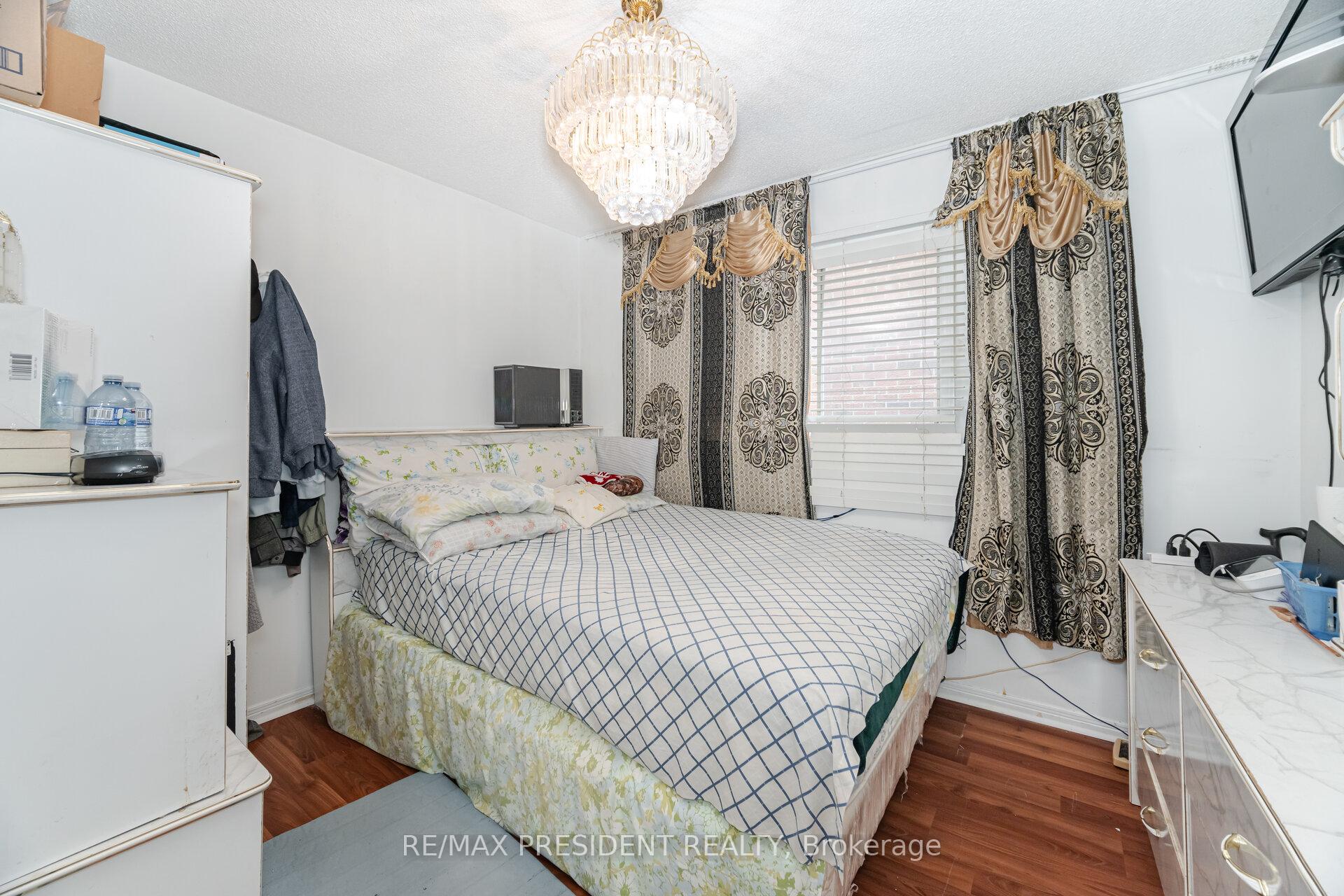 Photo 21 of 66 Gihon Spring Drive, Etobicoke, Mount Olive-Silverstone-Jamestown — HOMEH