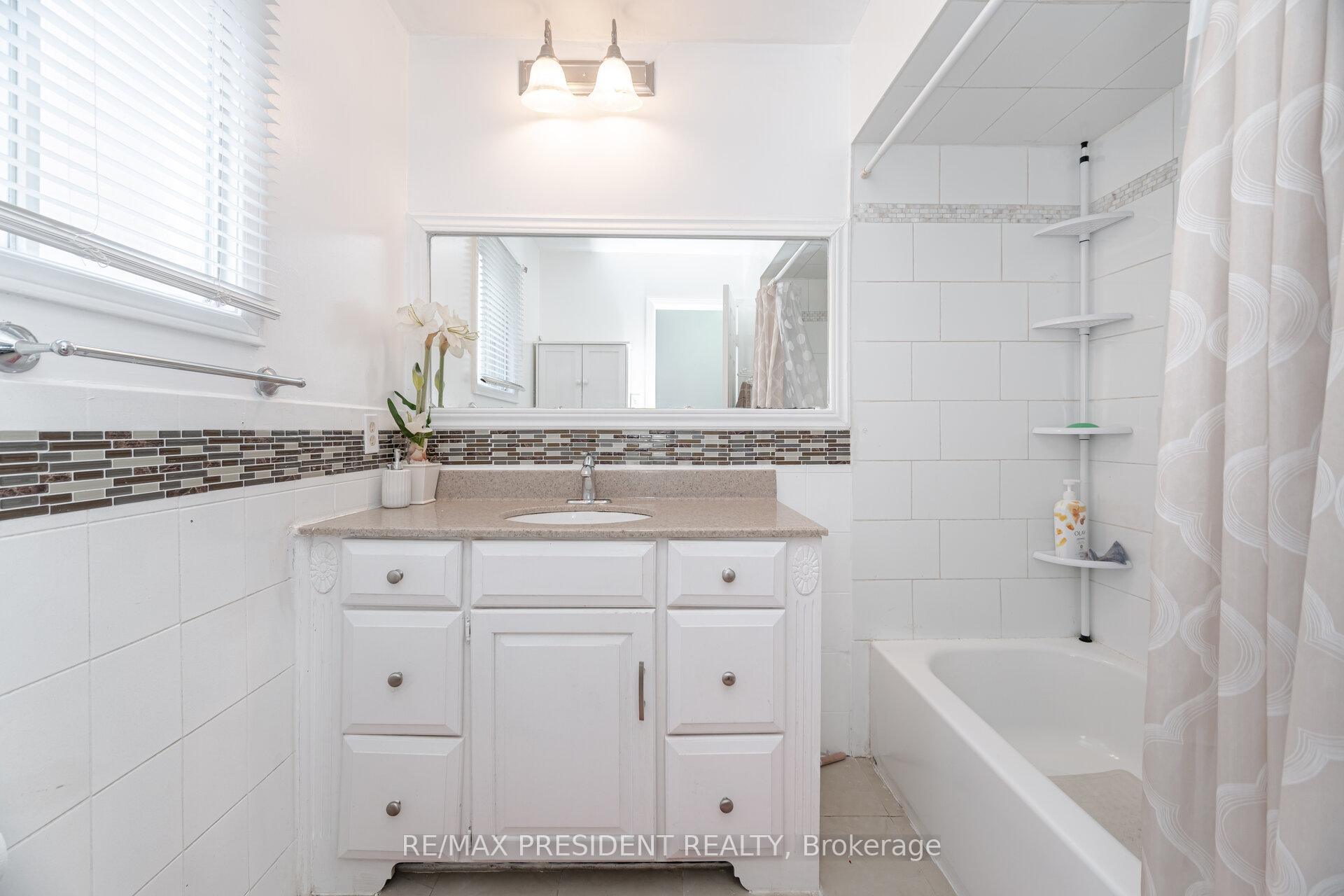 Photo 22 of 66 Gihon Spring Drive, Etobicoke, Mount Olive-Silverstone-Jamestown — HOMEH