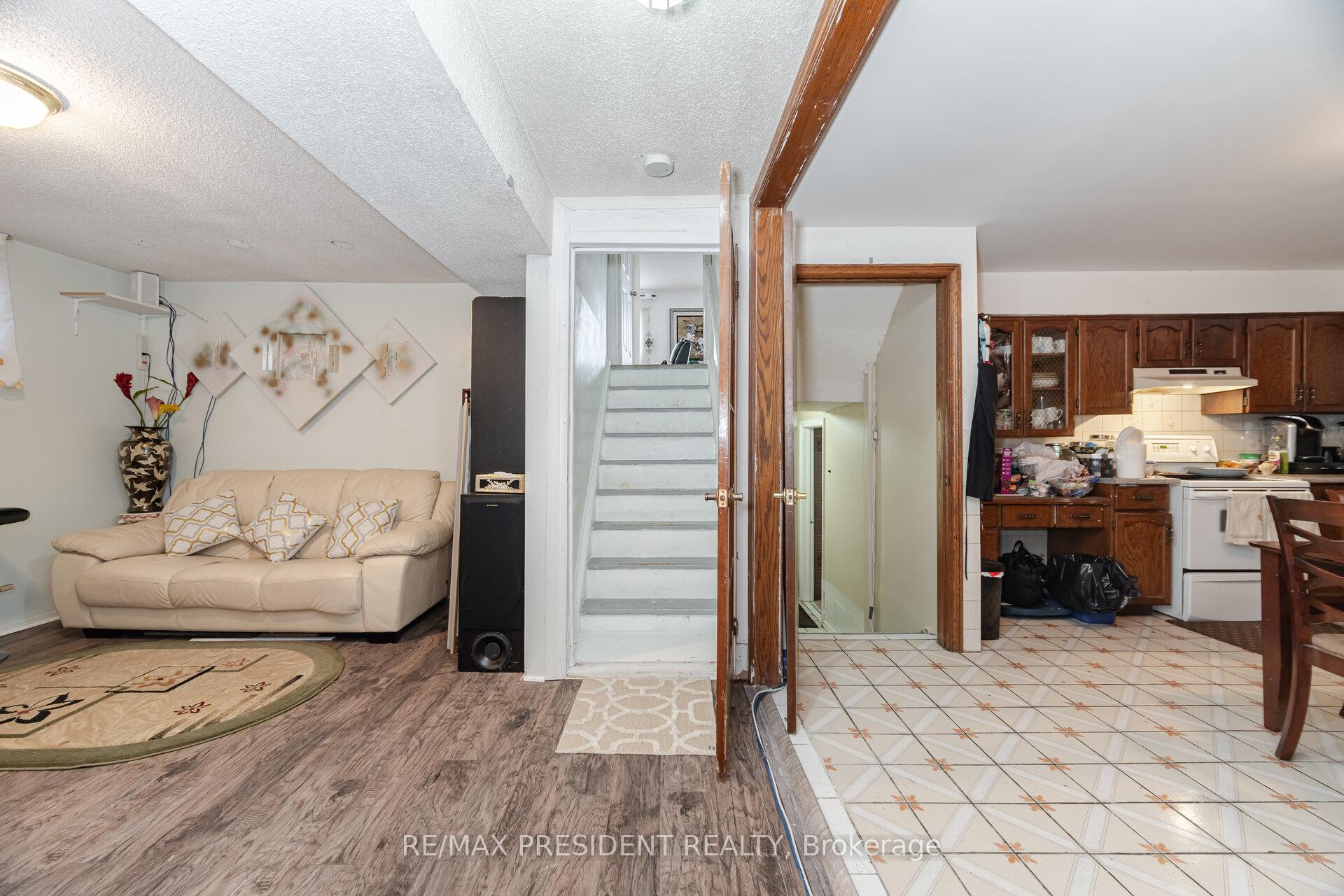 Photo 24 of 66 Gihon Spring Drive, Etobicoke, Mount Olive-Silverstone-Jamestown — HOMEH