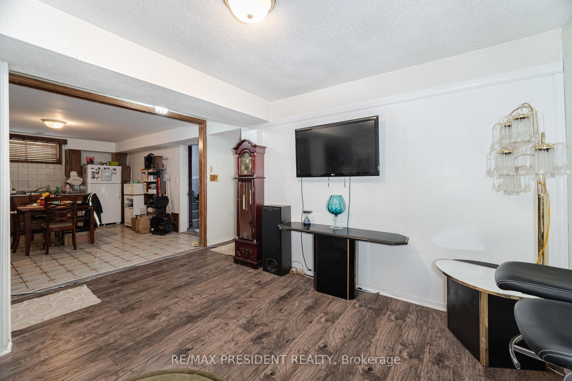 Photo 26 of 66 Gihon Spring Drive, Etobicoke, Mount Olive-Silverstone-Jamestown — HOMEH