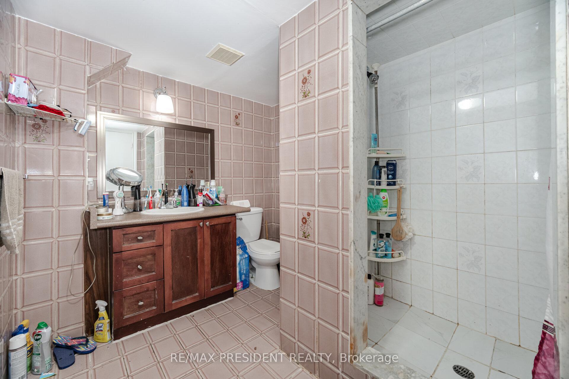 Photo 32 of 66 Gihon Spring Drive, Etobicoke, Mount Olive-Silverstone-Jamestown — HOMEH