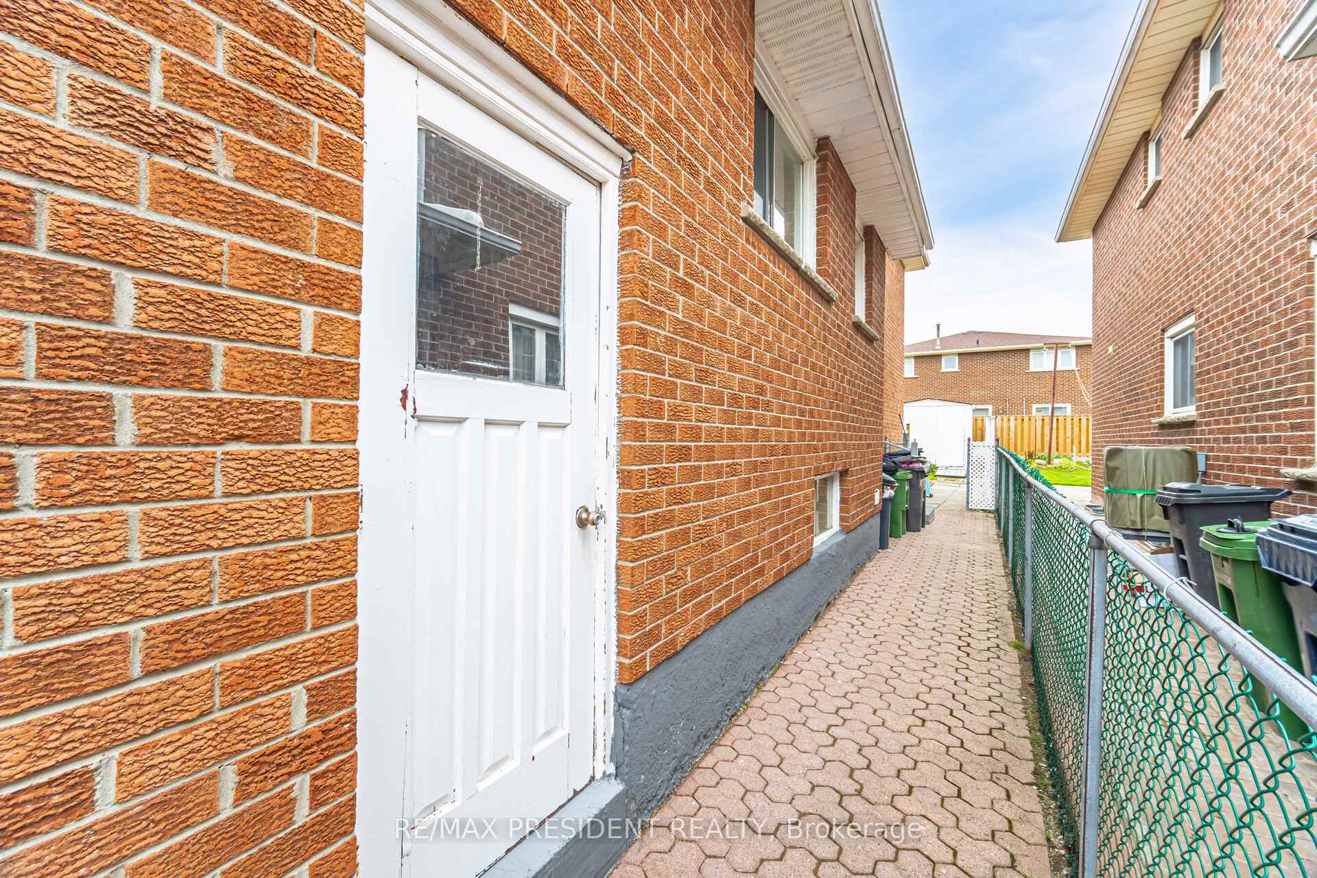 Photo 33 of 66 Gihon Spring Drive, Etobicoke, Mount Olive-Silverstone-Jamestown — HOMEH