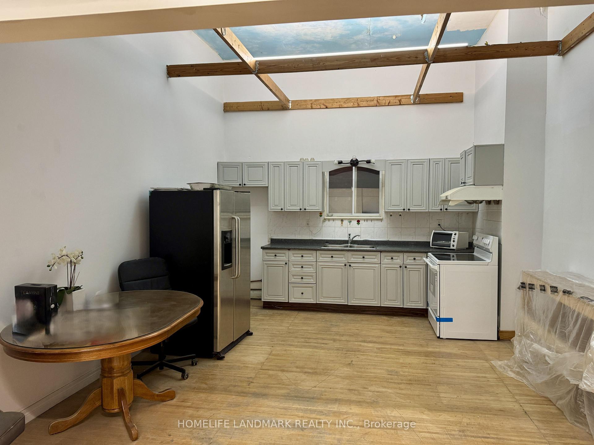 Photo 1 of Unit 3, 450 Spadina Avenue, Toronto, Kensington-Chinatown — HOMEH