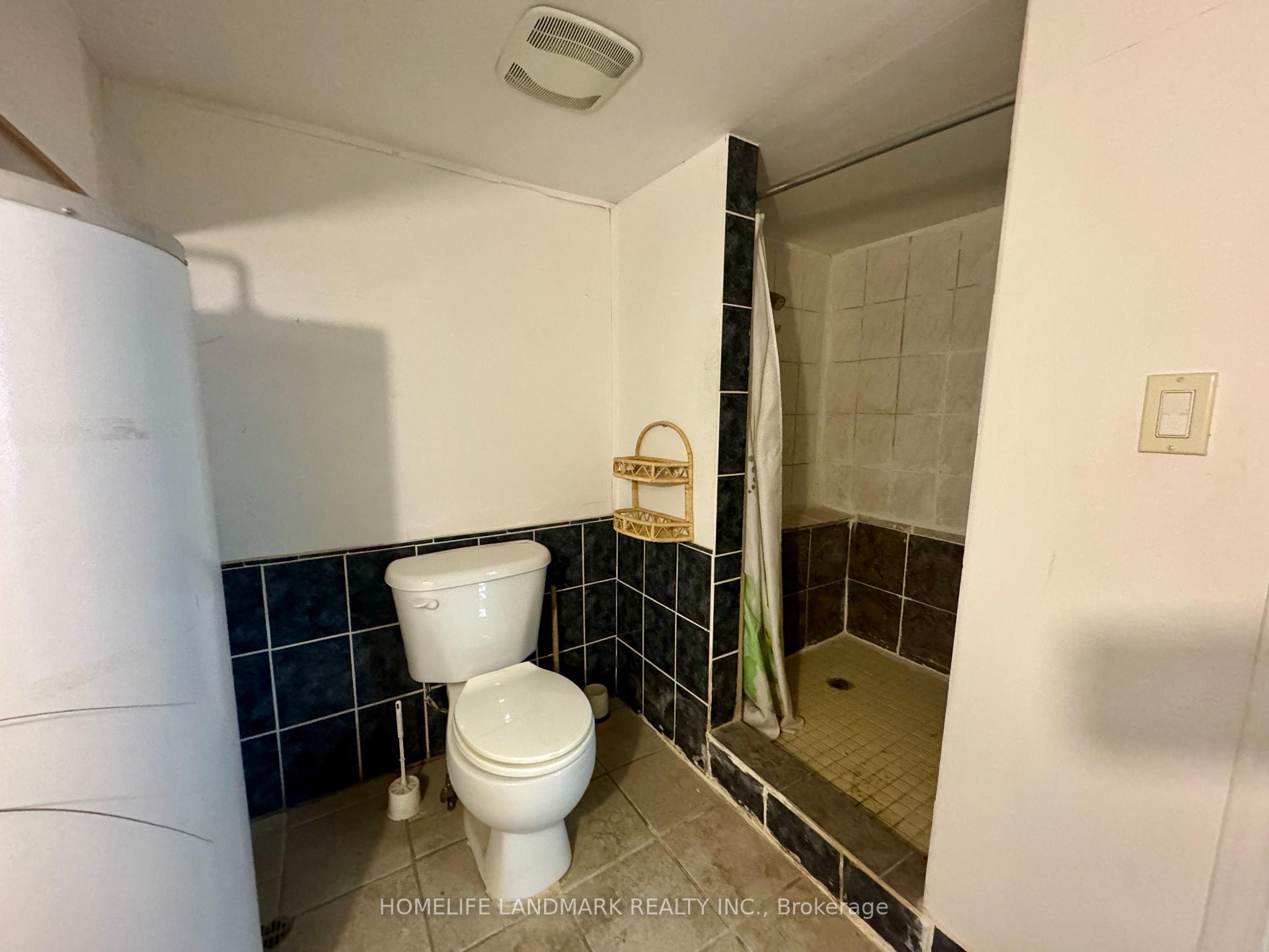 Photo 4 of Unit 3, 450 Spadina Avenue, Toronto, Kensington-Chinatown — HOMEH