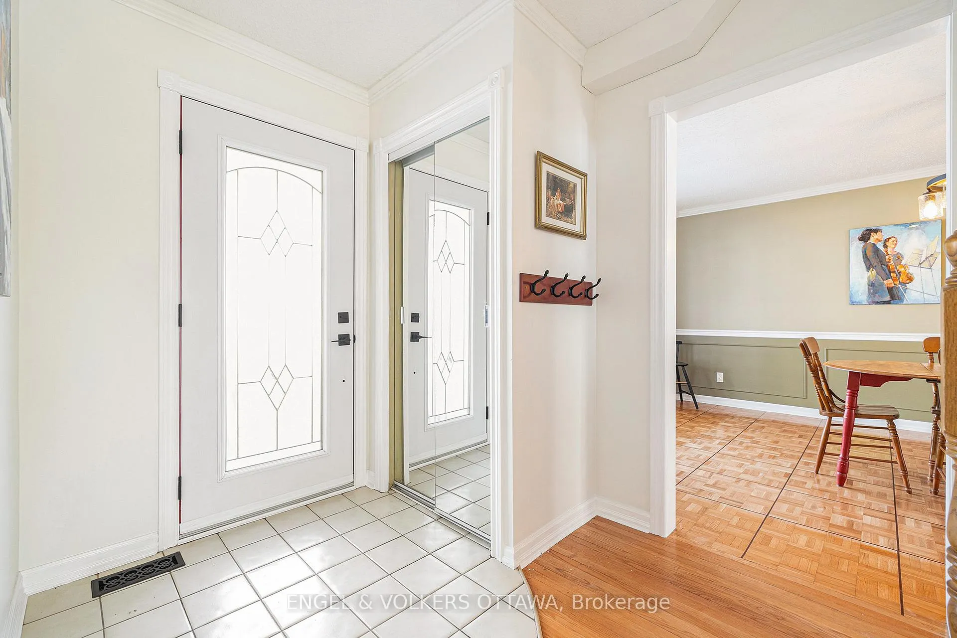 Photo 4 of 12 Woodburn Drive, Ottawa, Blackburn Hamlet — HOMEH