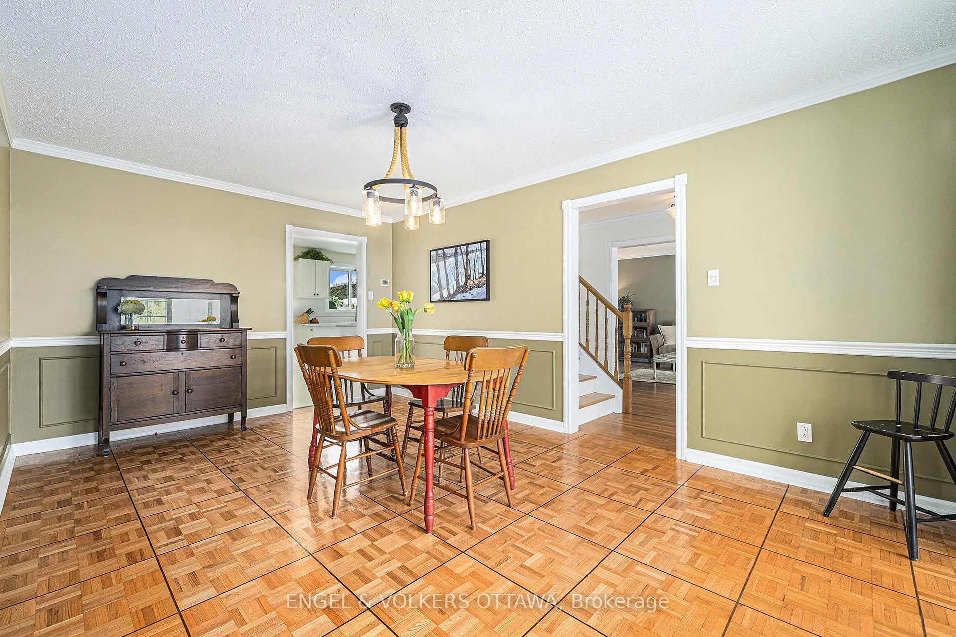 Photo 9 of 12 Woodburn Drive, Ottawa, Blackburn Hamlet — HOMEH