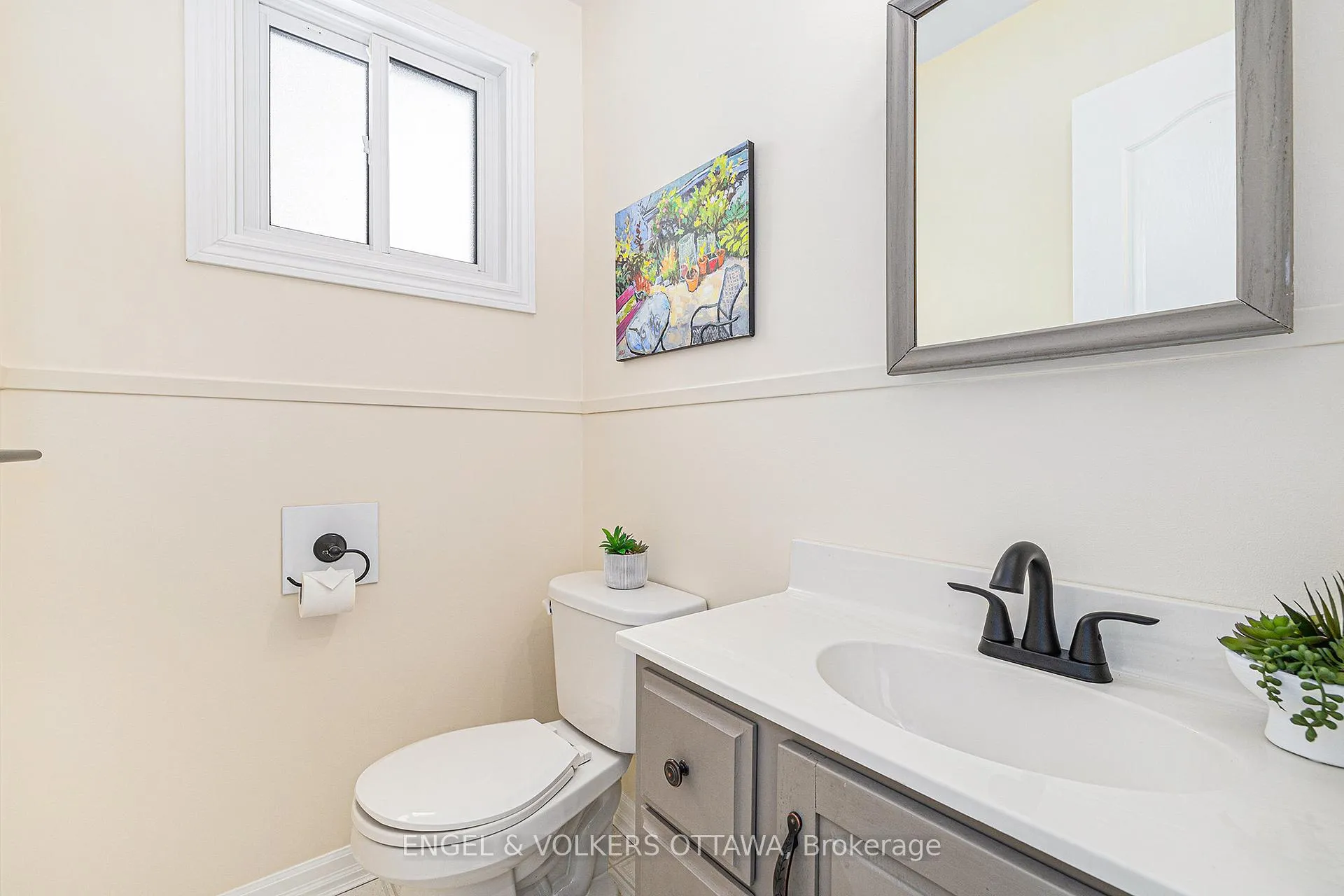 Photo 11 of 12 Woodburn Drive, Ottawa, Blackburn Hamlet — HOMEH